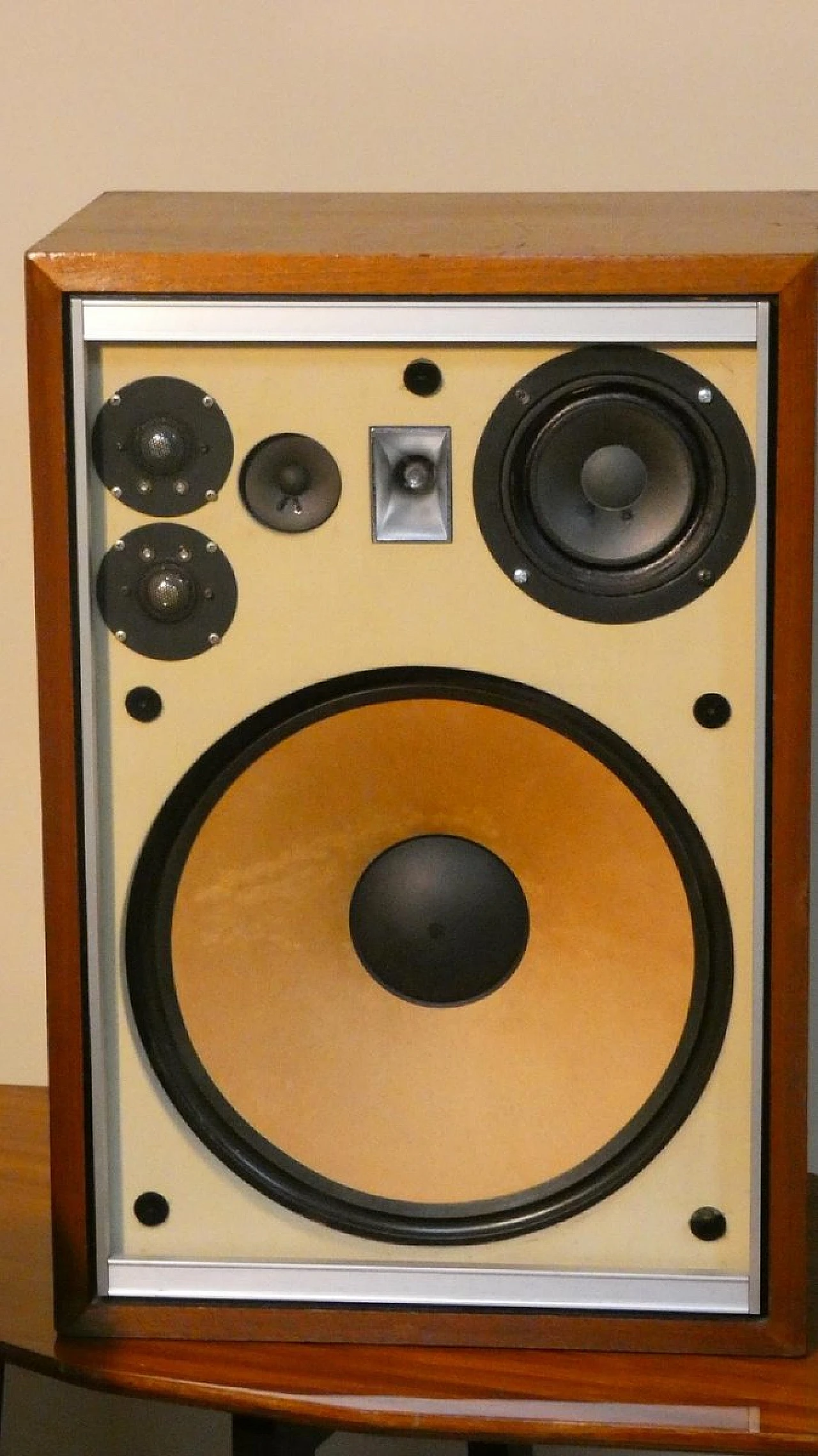 Sw-170a 5-way system with 6 speakers by Akai Electric Co., 1970s 5