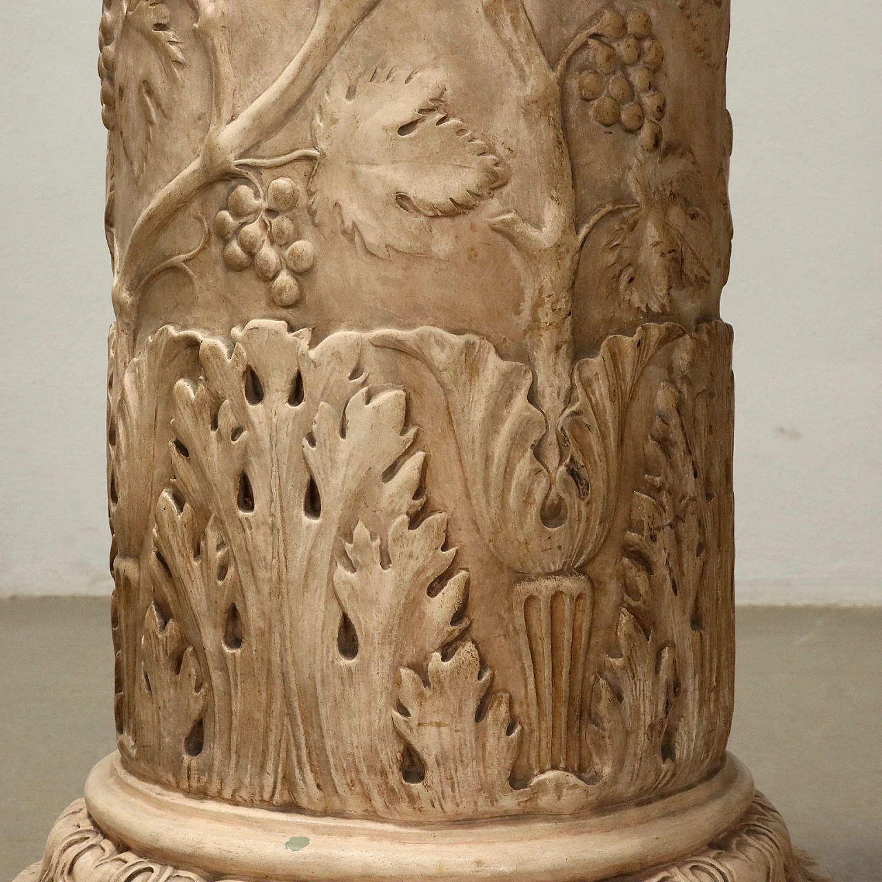 Terracotta column with leaf elements by Manifattura Signa 5