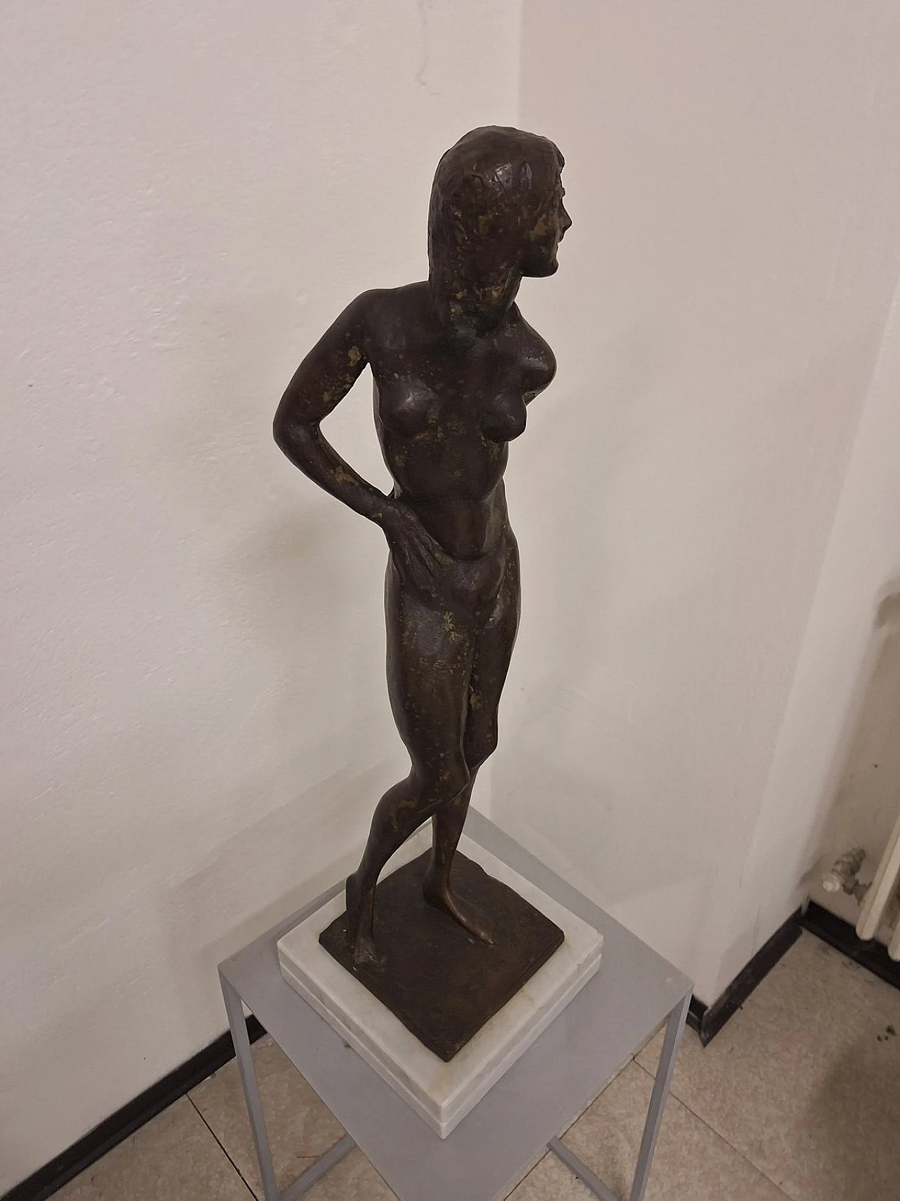 Enrico Mazzolani, fanciulla, scultura in bronzo patinato, anni '70 2