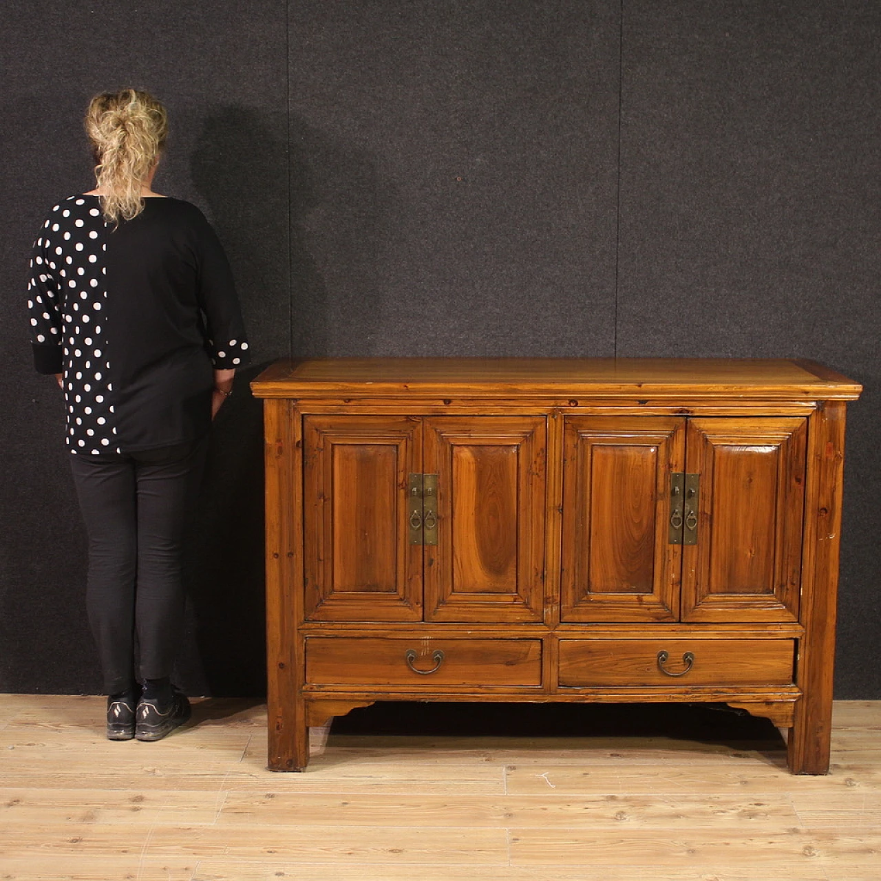 Chinese wood sideboard with doors and drawers 2