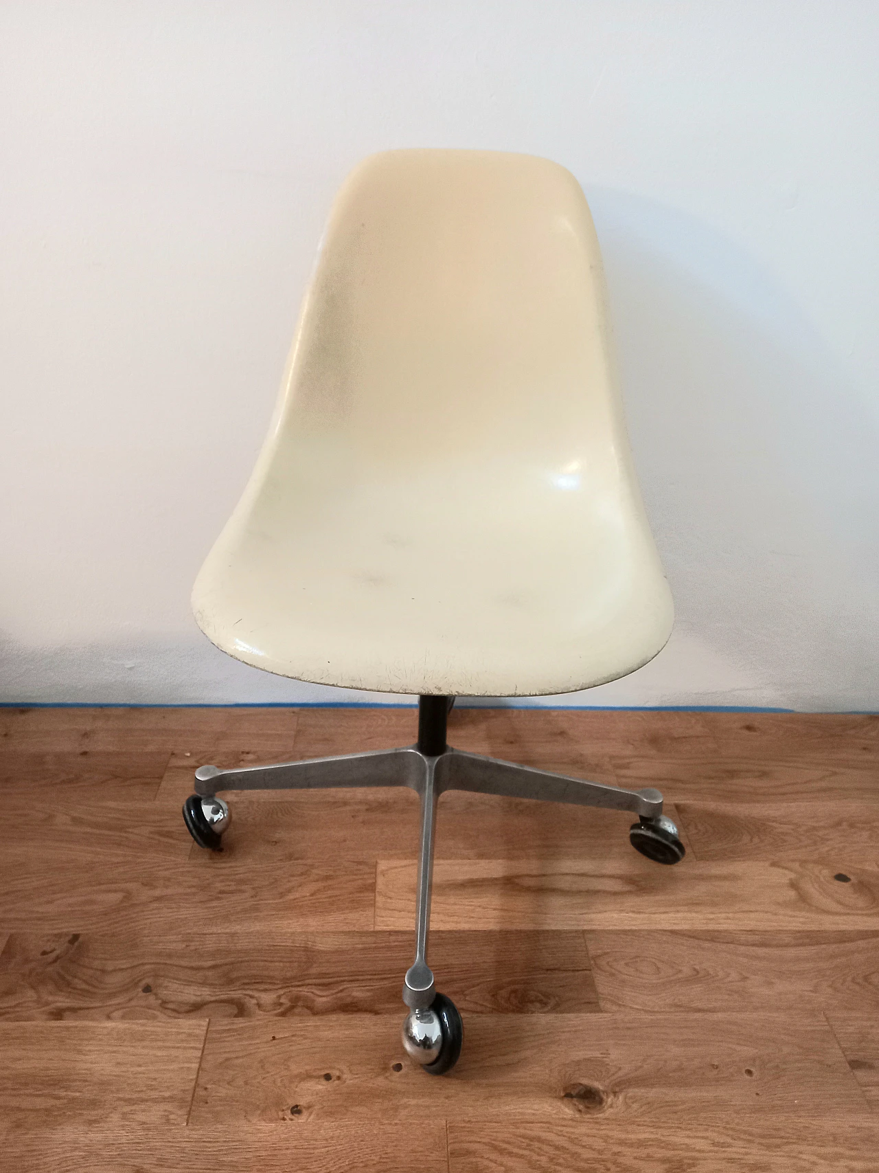 Sedia con rotelle di Charles e Ray Eames per Herman Miller, anni '70 2