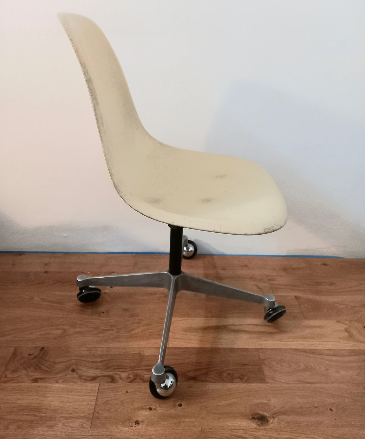 Chair with casters by Charles and Ray Eames for Herman Miller, 1970s 3