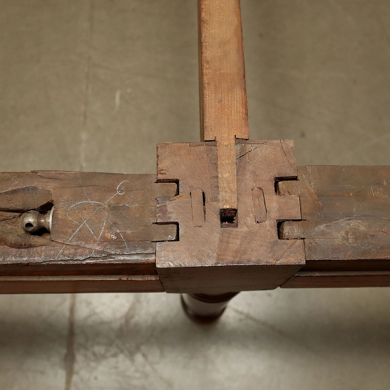 Solid walnut table with turned legs, late 19th century 10