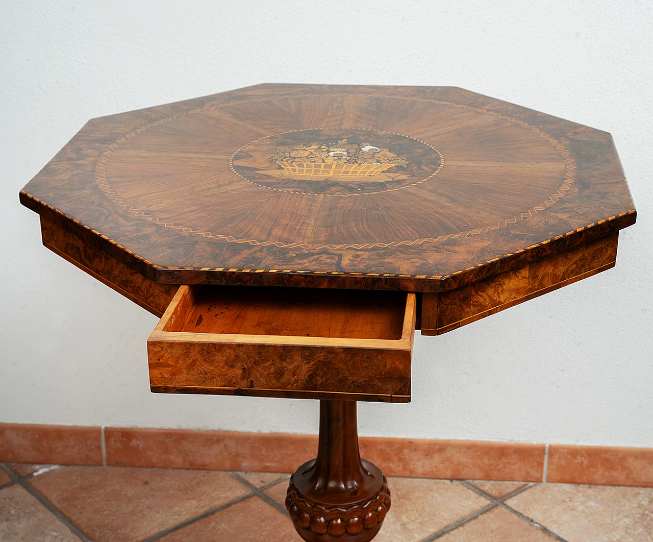 Neapolitan Empire walnut-root coffee table, early 19th century 4