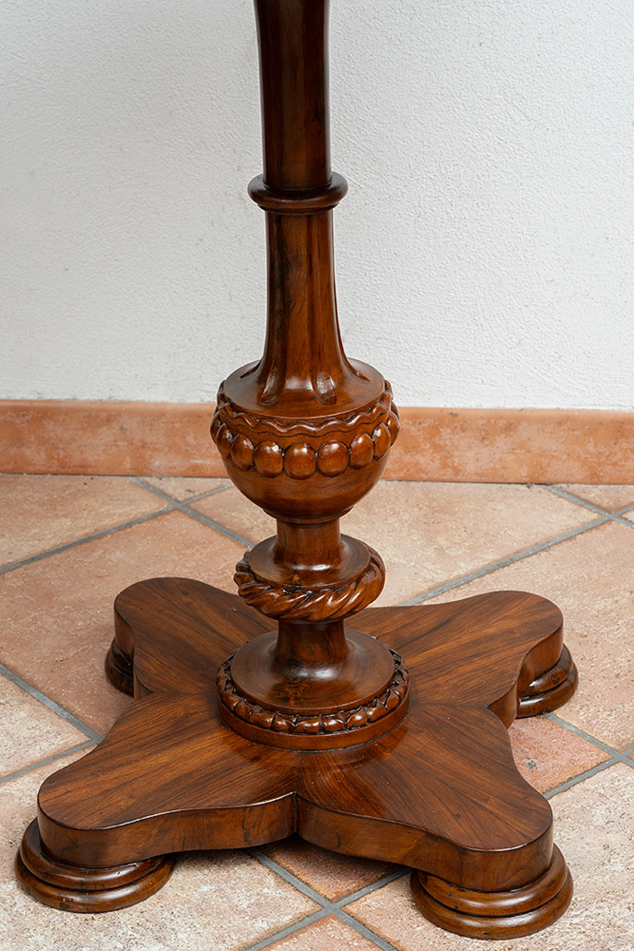 Neapolitan Empire walnut-root coffee table, early 19th century 5