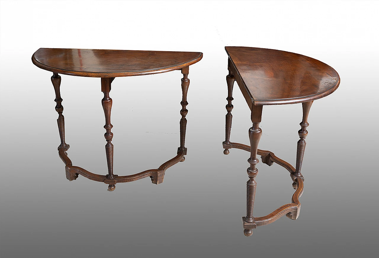 Solid walnut console table, first half of the 18th century 3