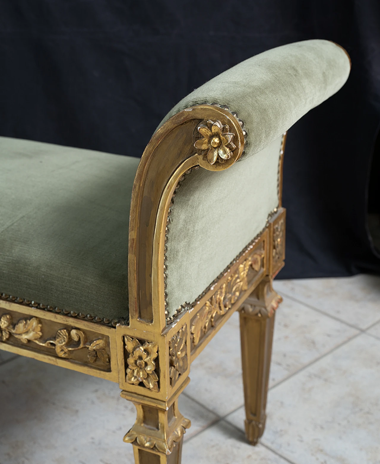 Gilded wood carved bench in Louis XVI style, early 20th century 3