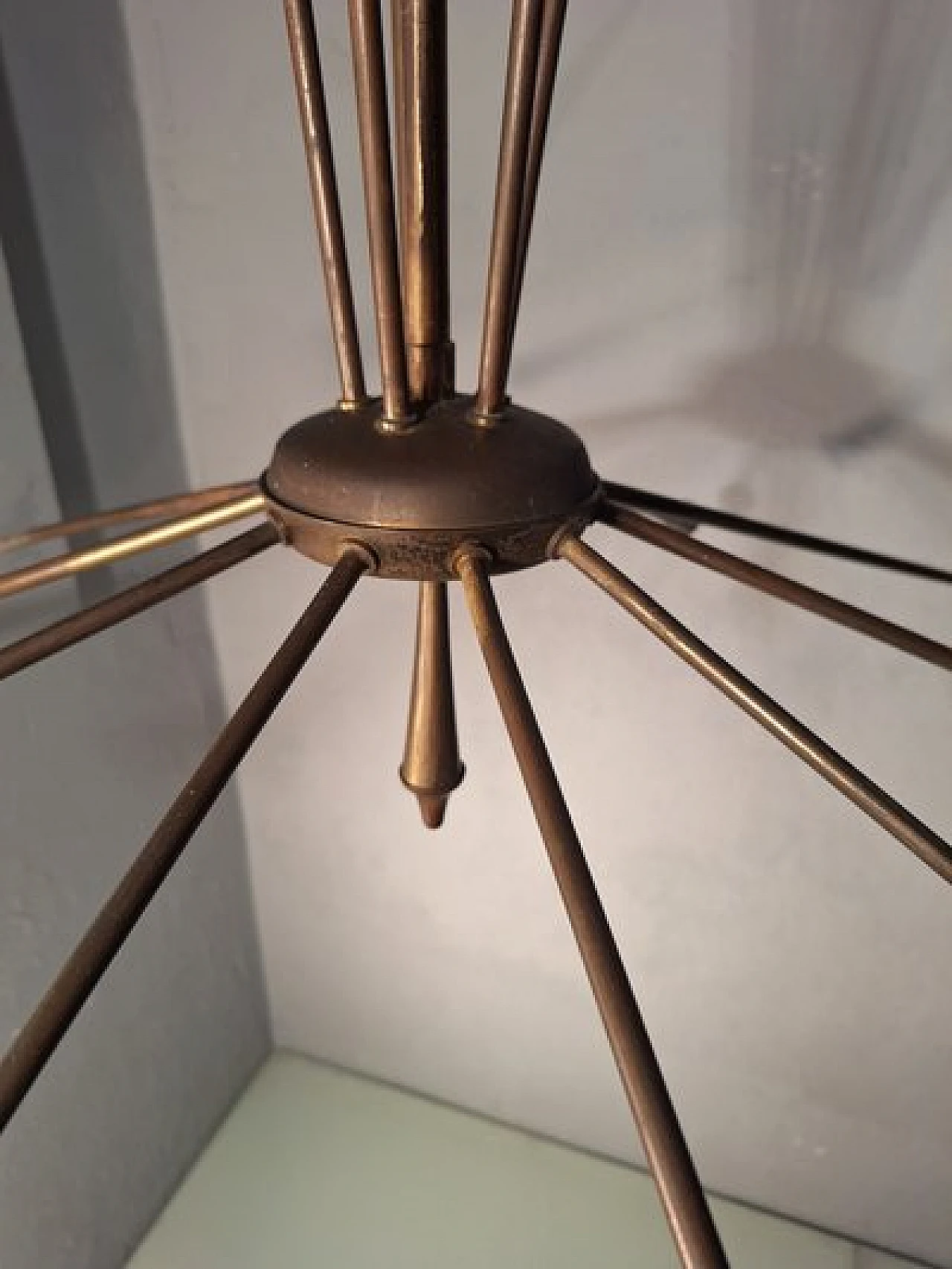 Lampadario Sputnik in ottone di Oscar Torlasco di Lumi, anni '60 14