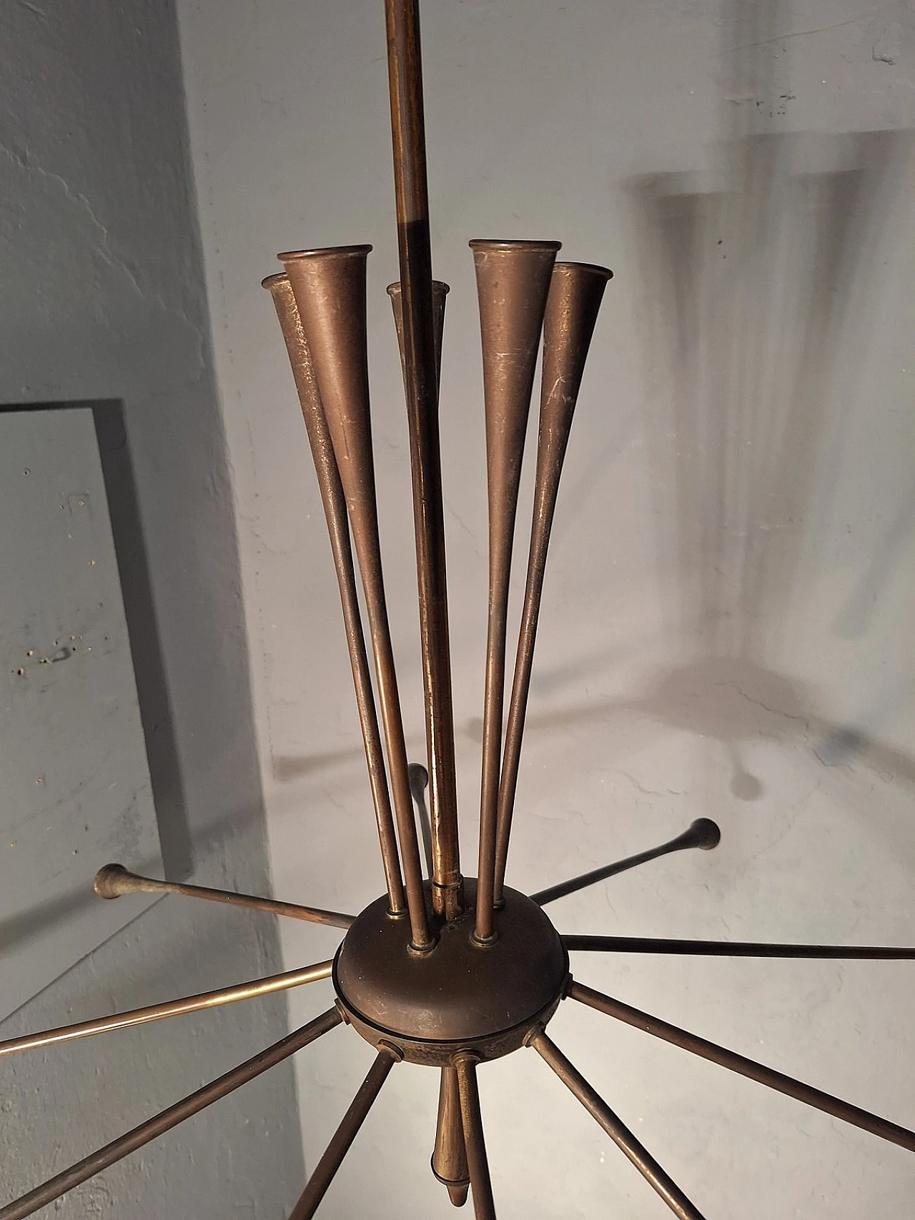 Lampadario Sputnik in ottone di Oscar Torlasco di Lumi, anni '60 16