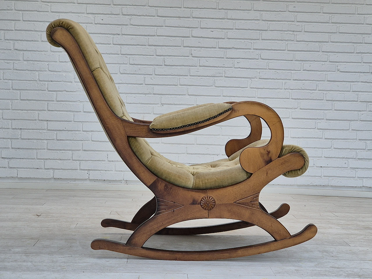 Scandinavian beech and velvet rocking chair, 1950s 4