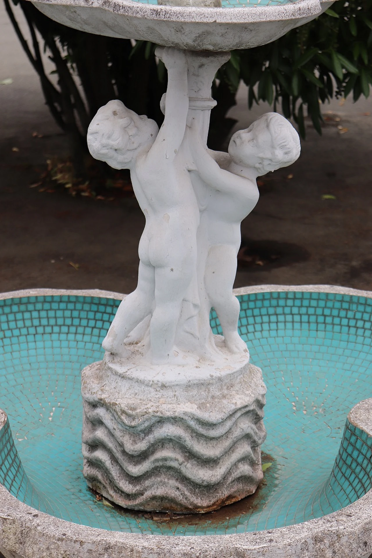 Neoclassical style garden fountain, early 20th century 4