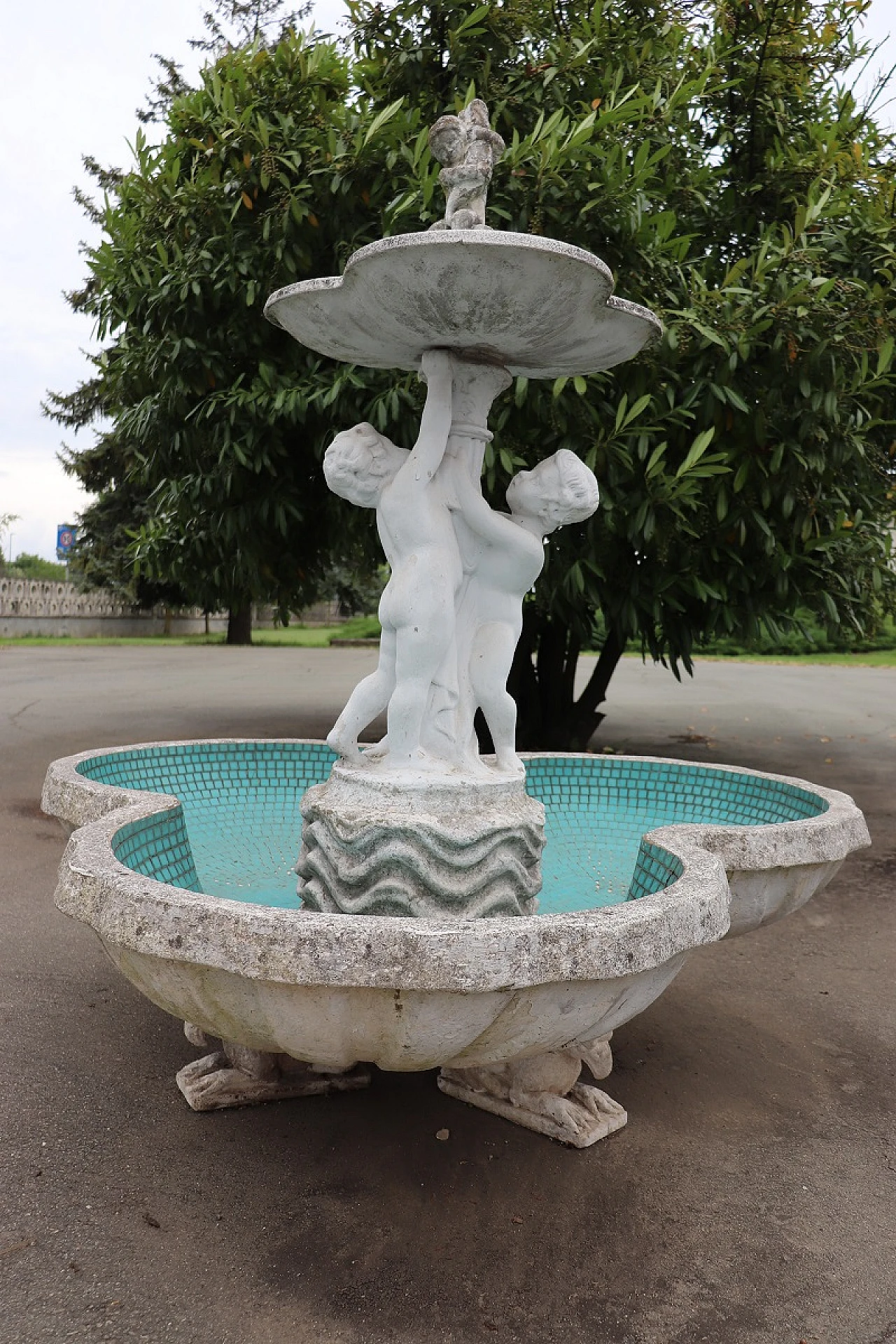 Neoclassical style garden fountain, early 20th century 17