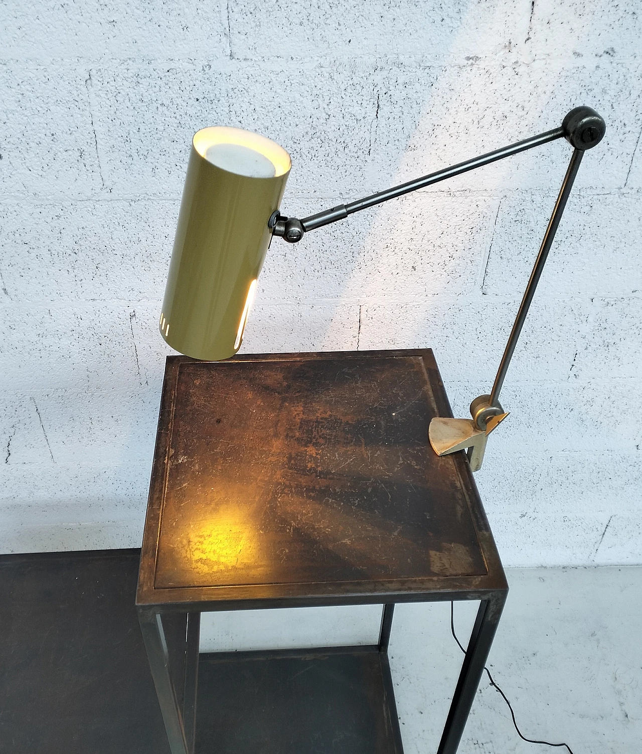 Clamp table lamp in beige laquered metal by Stilnovo, 1950s 9