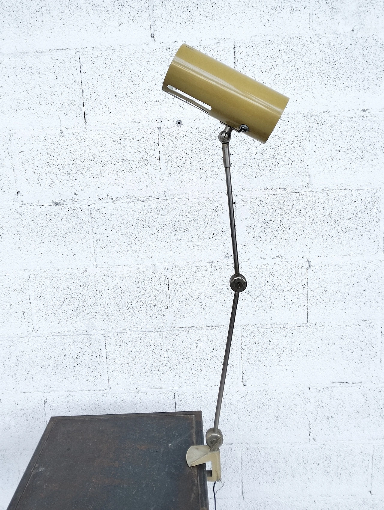 Clamp table lamp in beige laquered metal by Stilnovo, 1950s 10