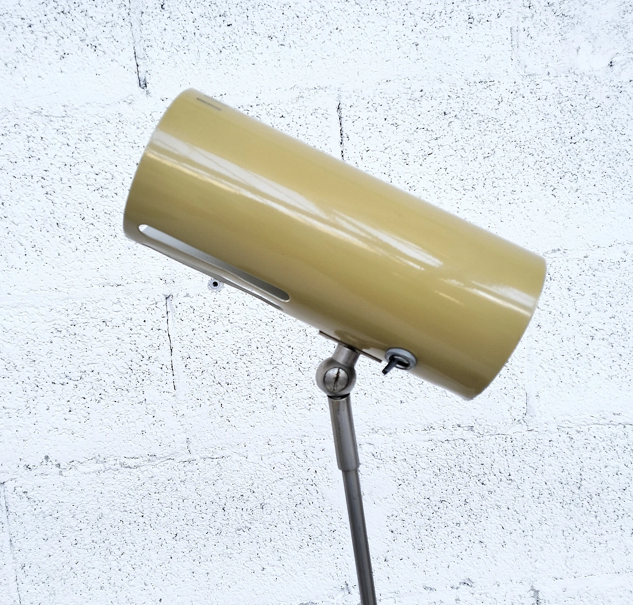 Clamp table lamp in beige laquered metal by Stilnovo, 1950s 11