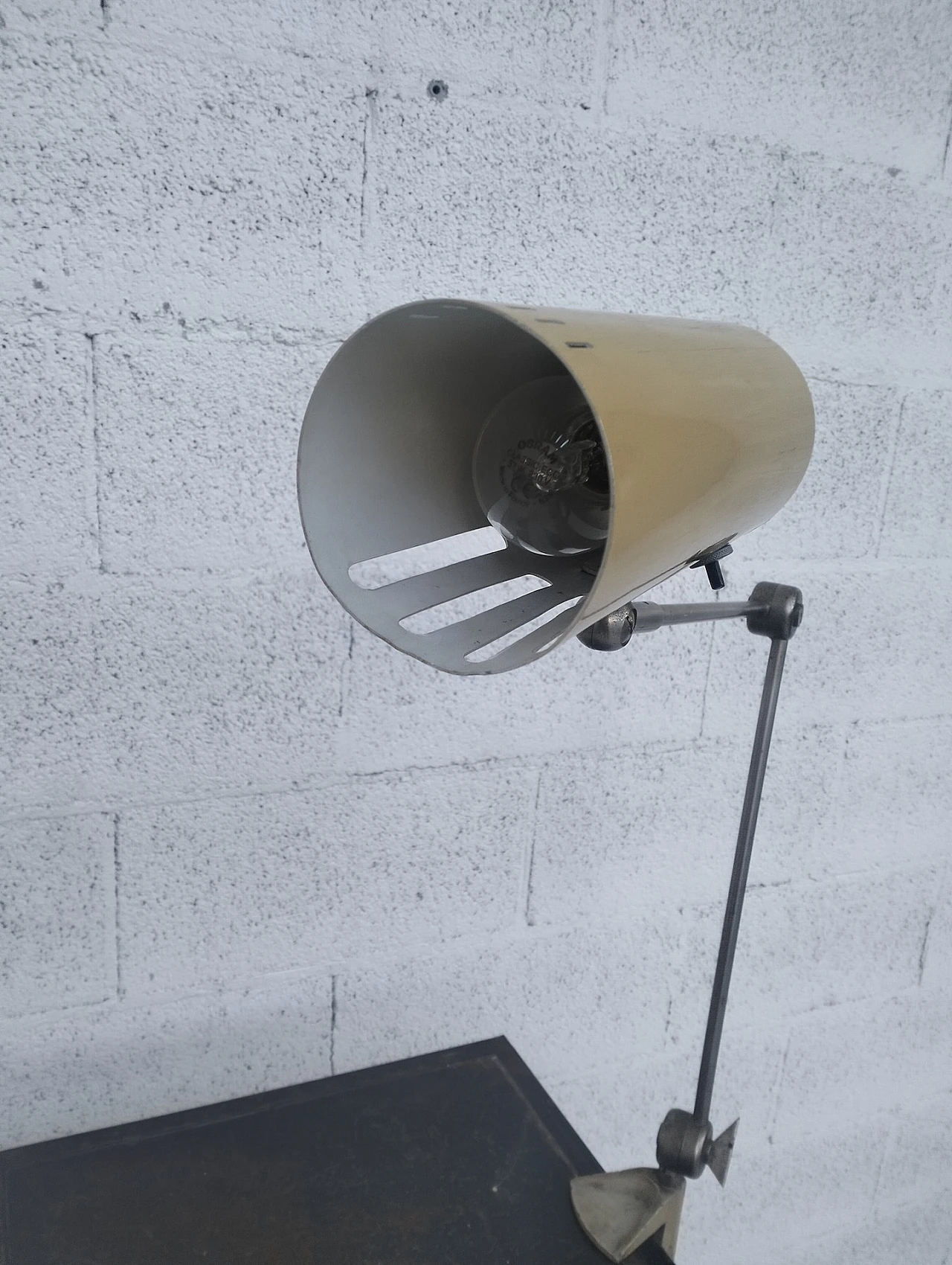 Clamp table lamp in beige laquered metal by Stilnovo, 1950s 16