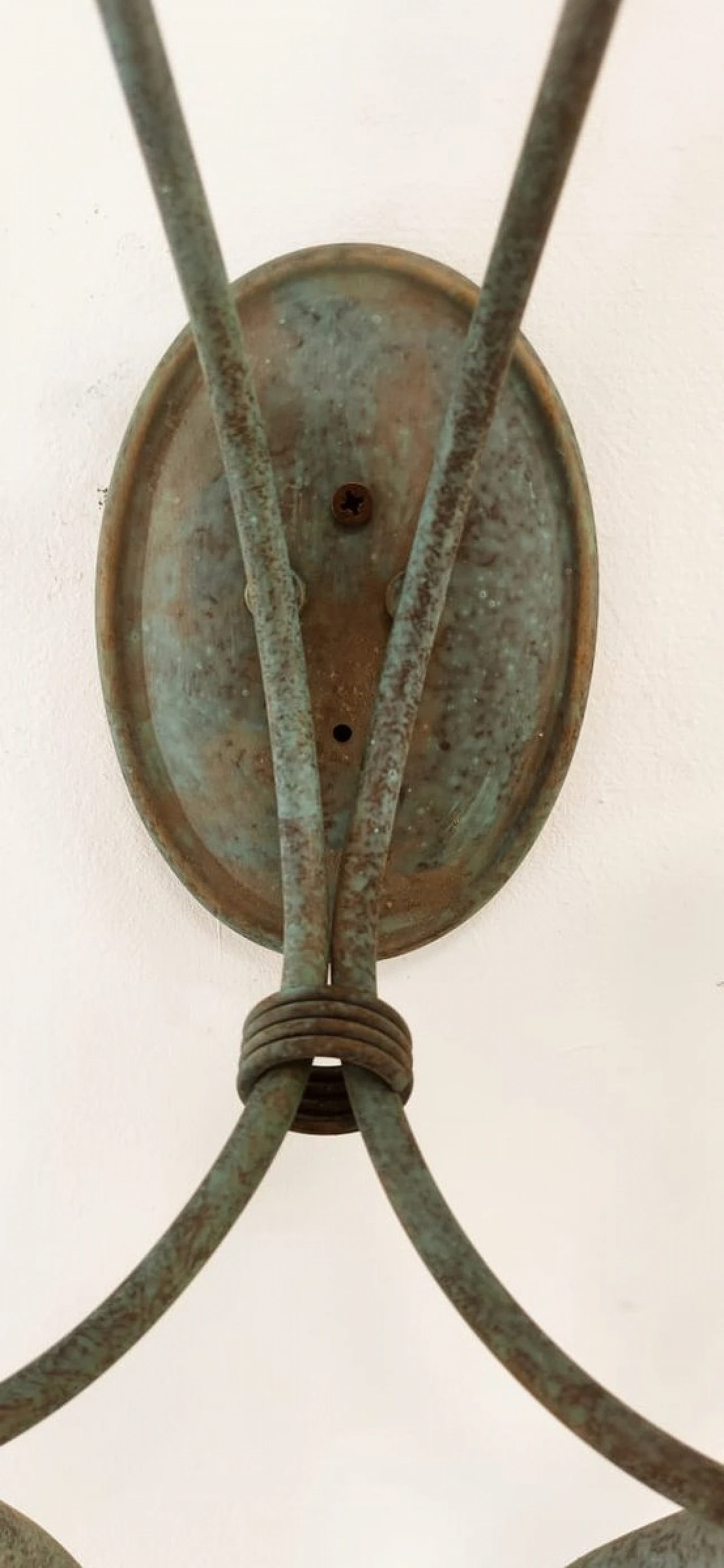 Etruscan style wall light in brass and glass, 1970s 3