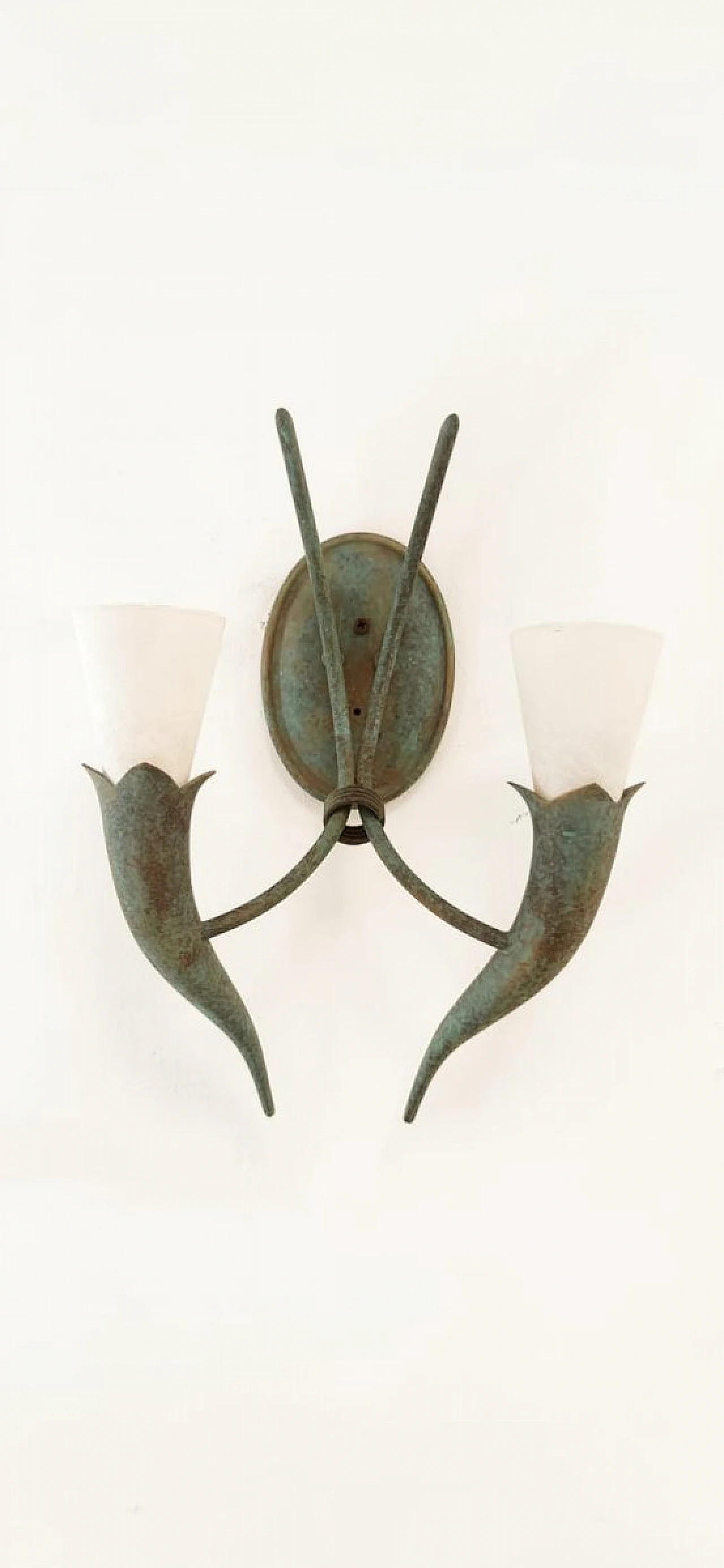 Etruscan style wall light in brass and glass, 1970s 6