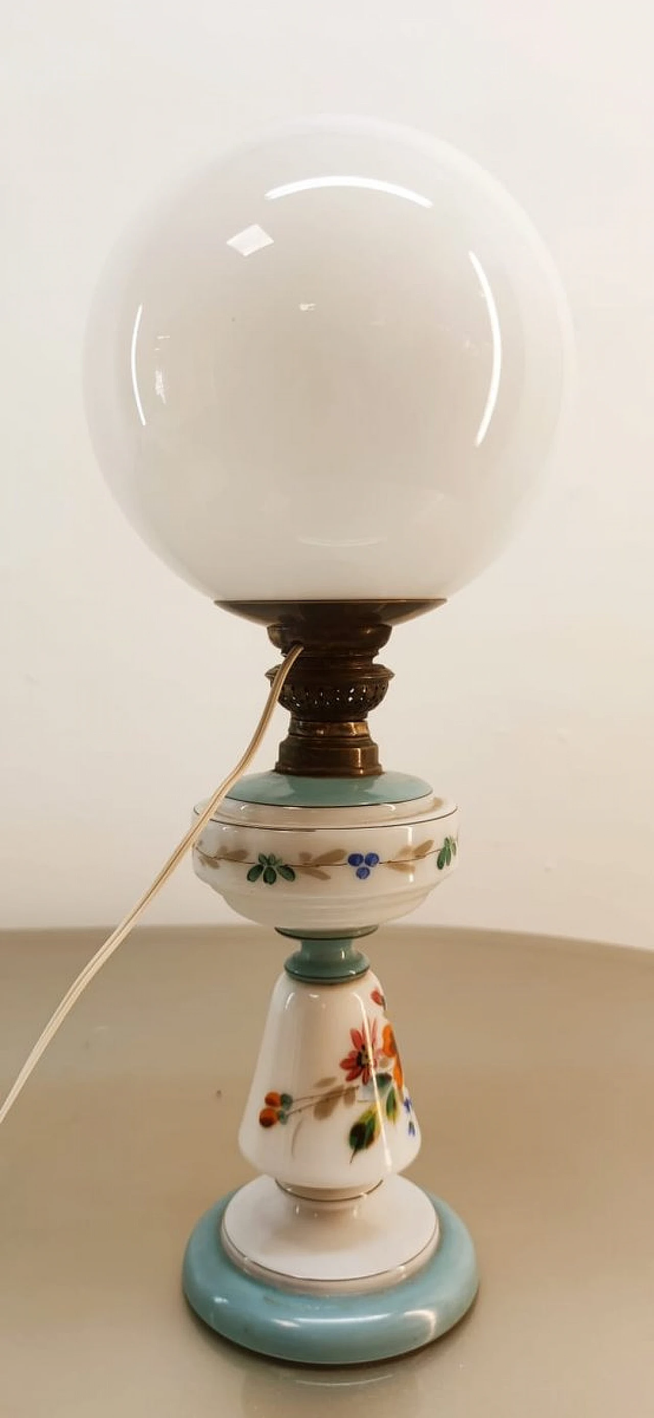 Spherical table lamp in glass with floral motifs & brass, 1950s 4