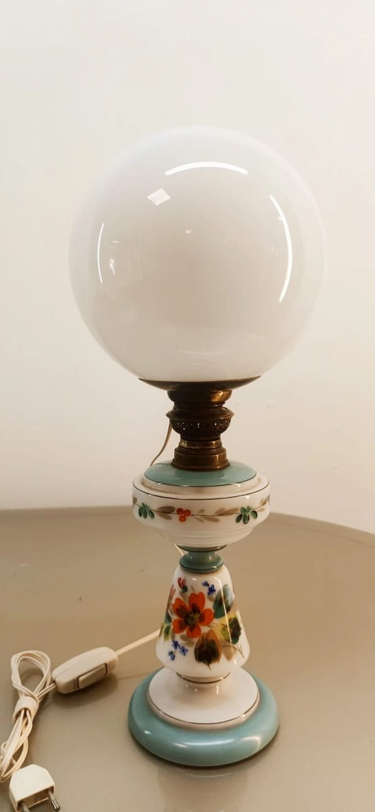 Spherical table lamp in glass with floral motifs & brass, 1950s 6