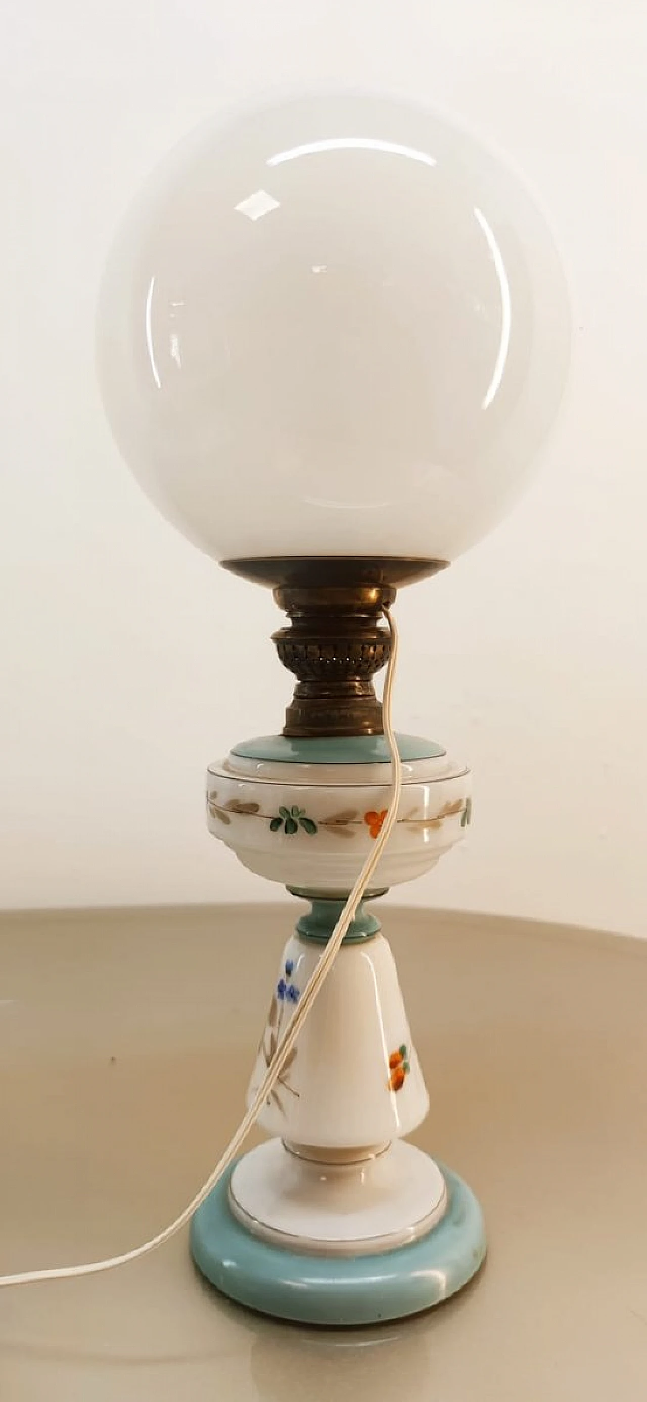 Spherical table lamp in glass with floral motifs & brass, 1950s 7