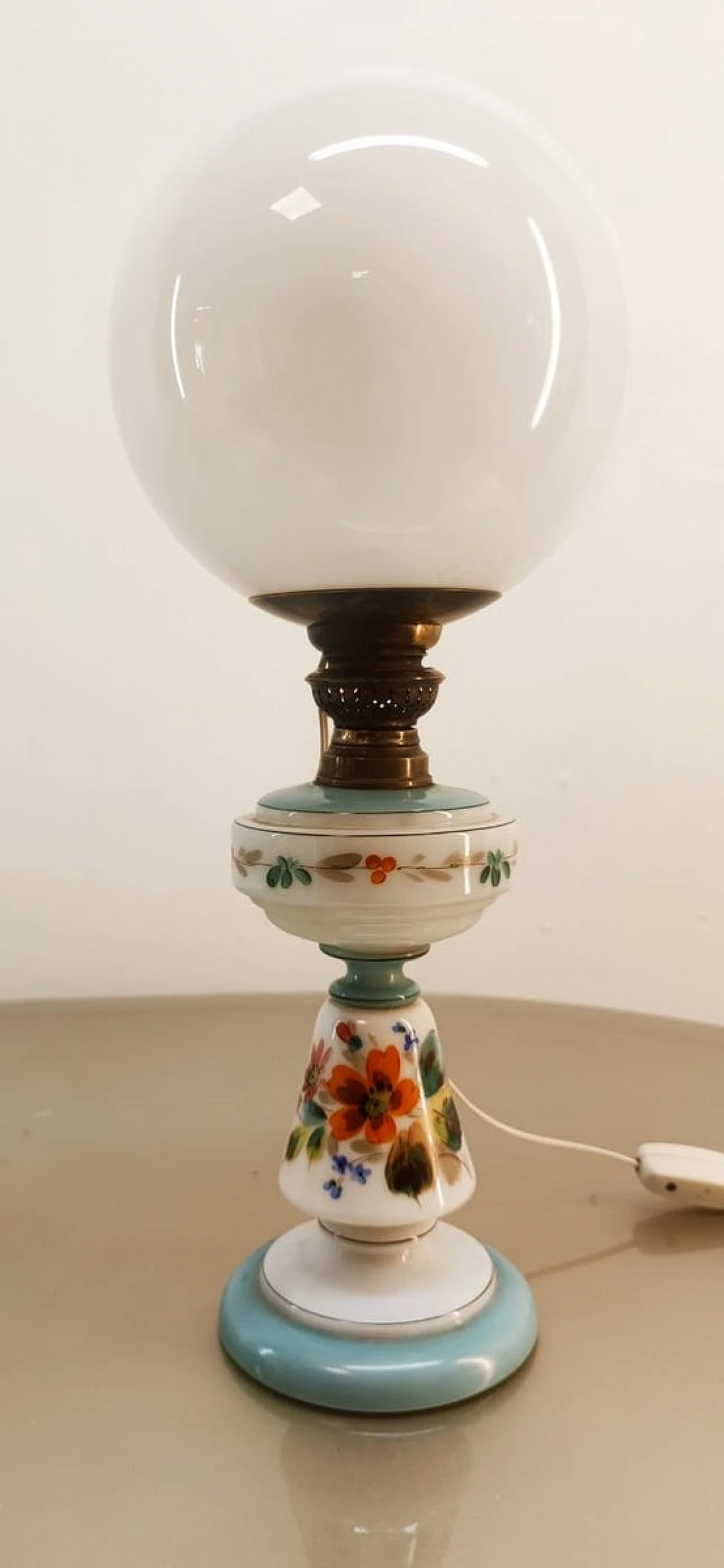 Spherical table lamp in glass with floral motifs & brass, 1950s 12