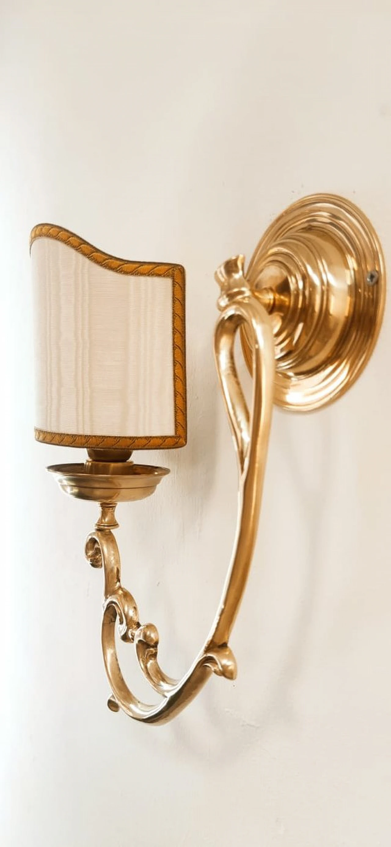 Wall light in brass with white & gold fabric lampshade, 1980s 2