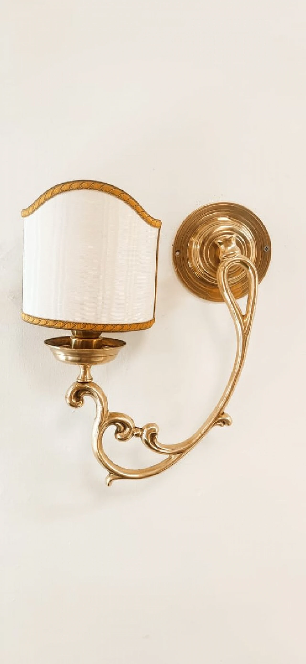 Wall light in brass with white & gold fabric lampshade, 1980s 3