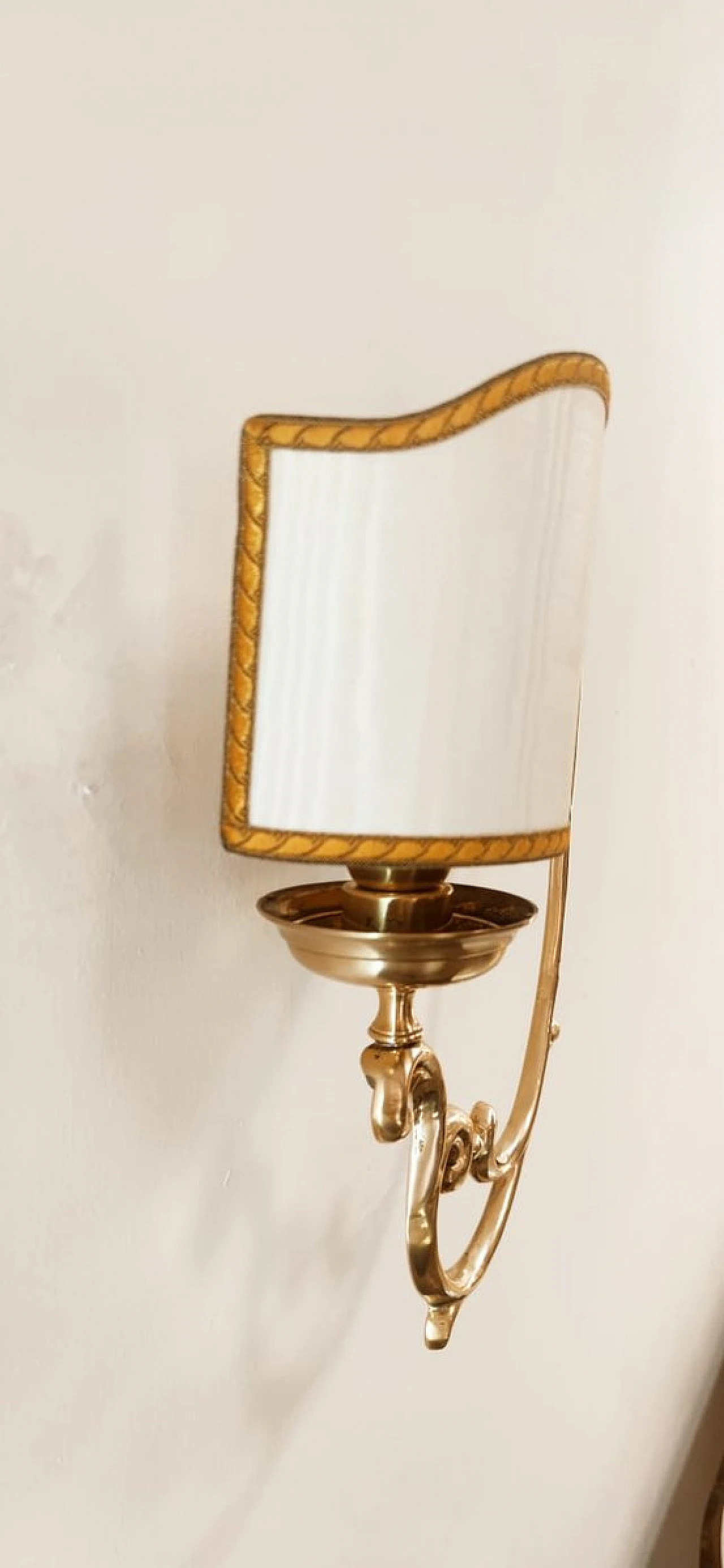 Wall light in brass with white & gold fabric lampshade, 1980s 4