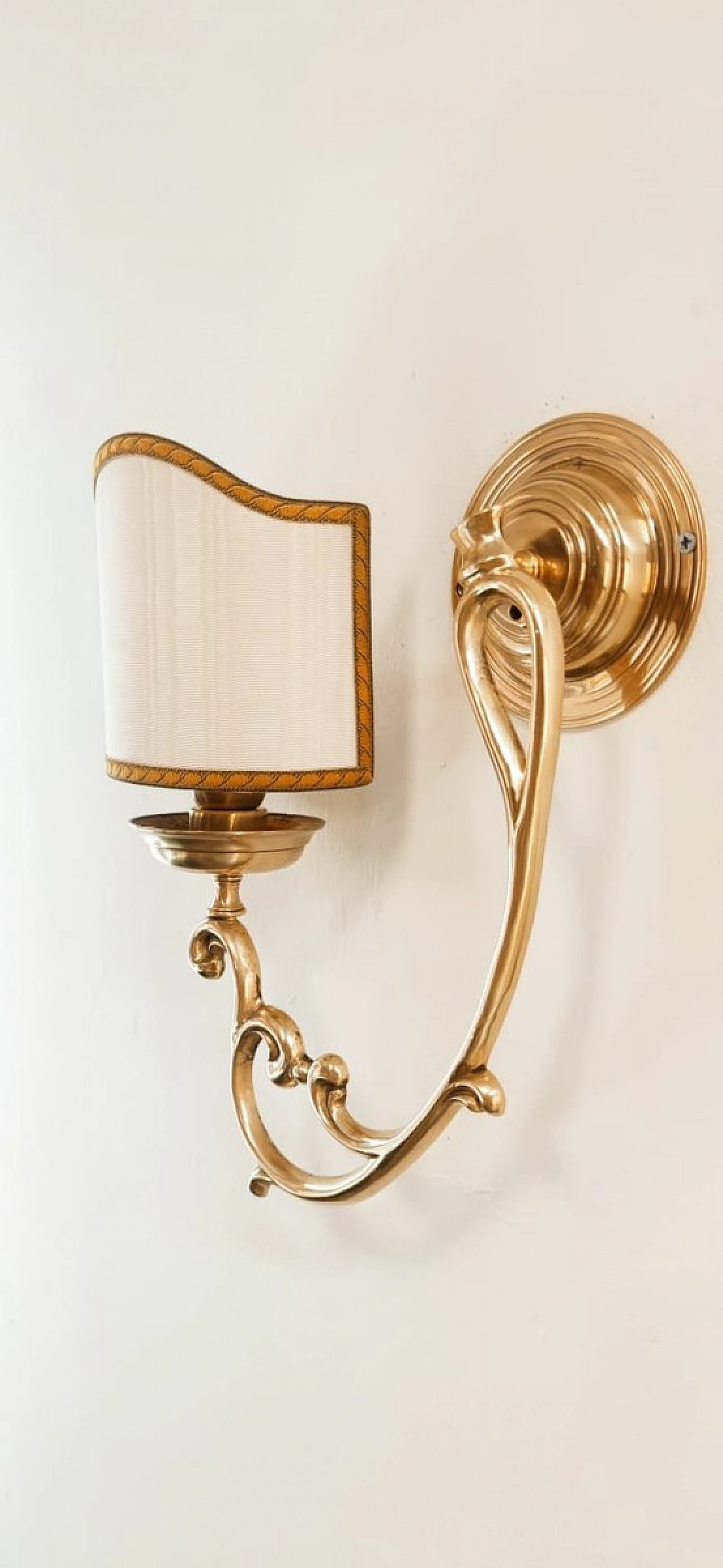 Wall light in brass with white & gold fabric lampshade, 1980s 8