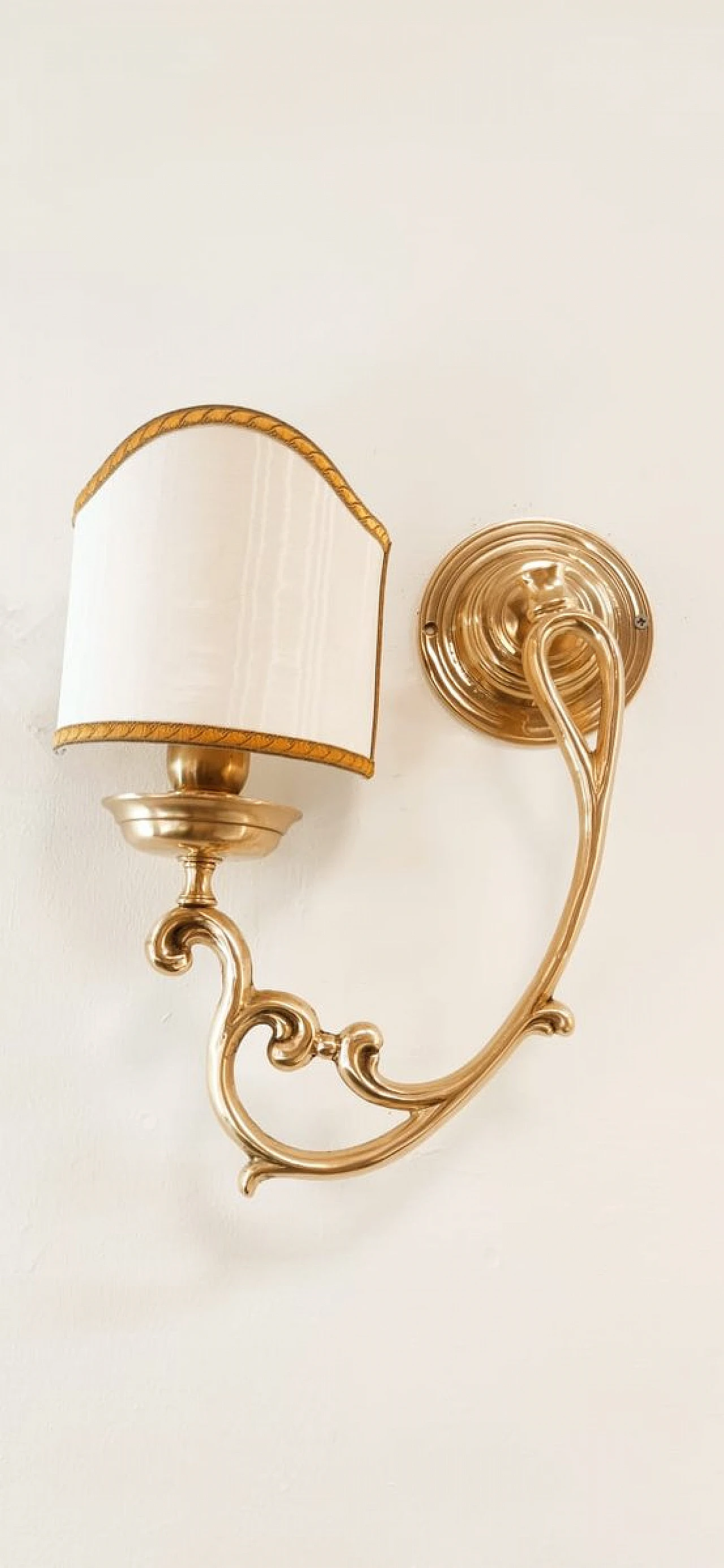 Wall light in brass with white & gold fabric lampshade, 1980s 9