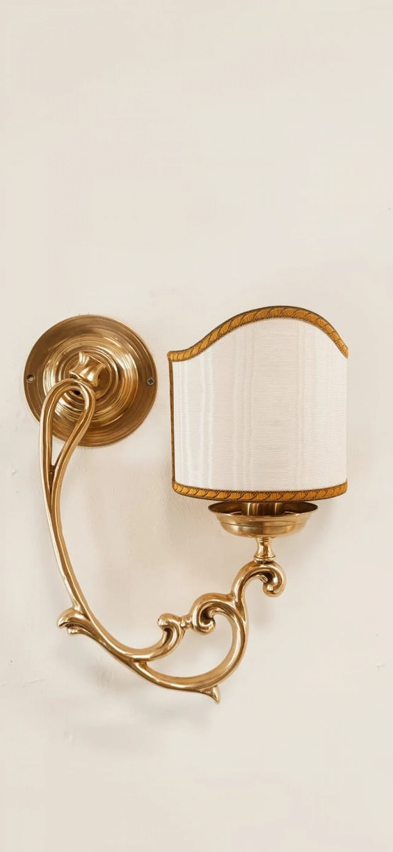 Wall light in brass with beige fabric lampshade, 1980s 6