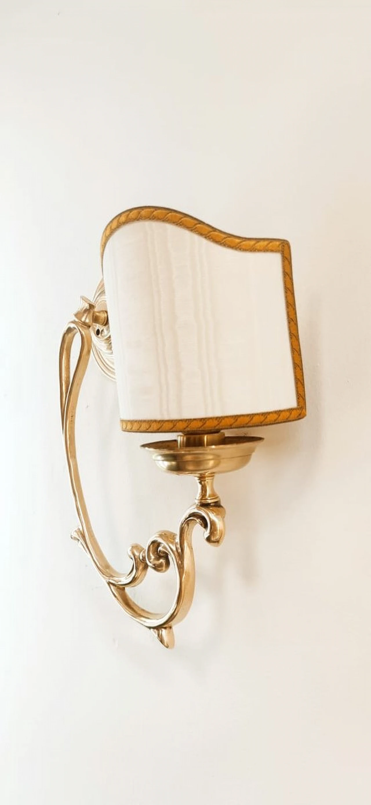 Wall light in brass with beige fabric lampshade, 1980s 7