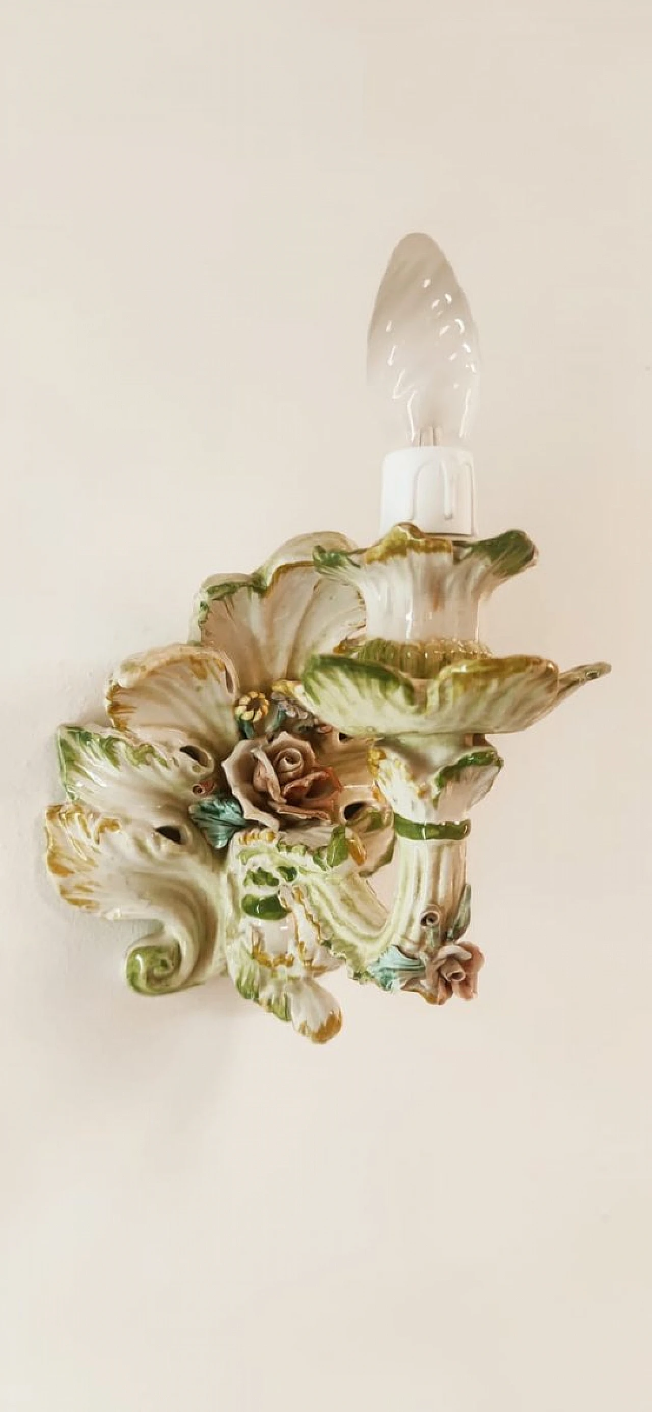 Wall light with flowers-shaped ceramic stem & fabric lampshade 5