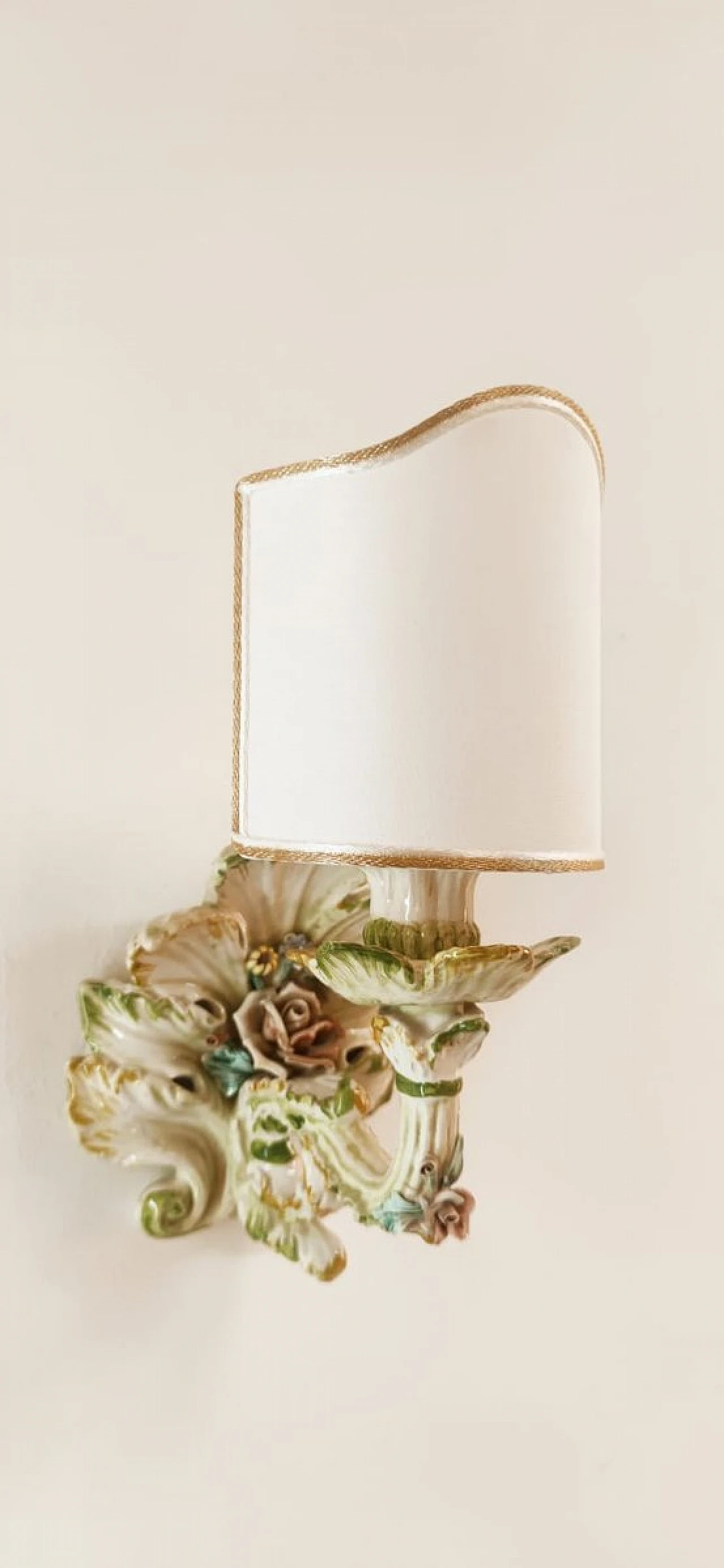 Wall light with flowers-shaped ceramic stem & fabric lampshade 11