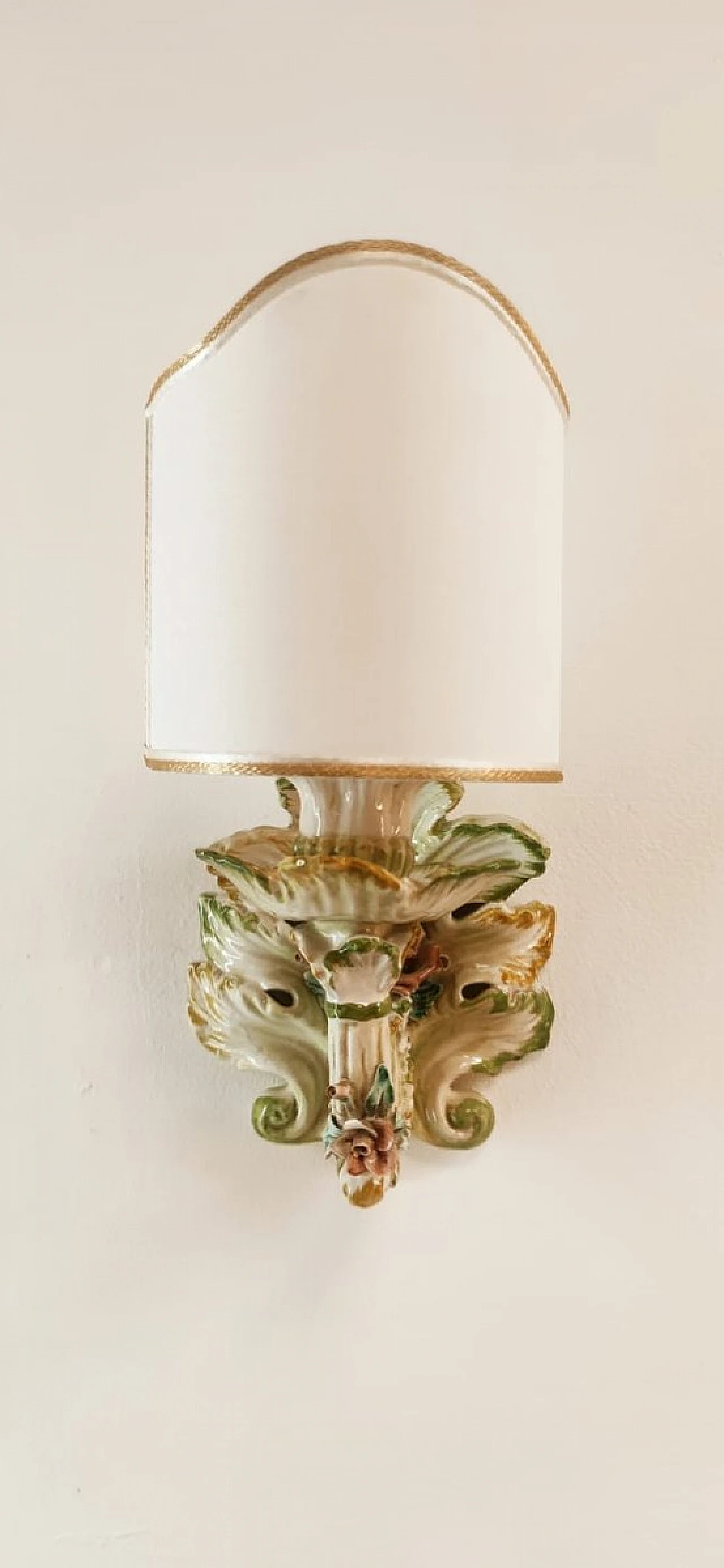 Wall light with flowers-shaped ceramic stem & fabric lampshade 12