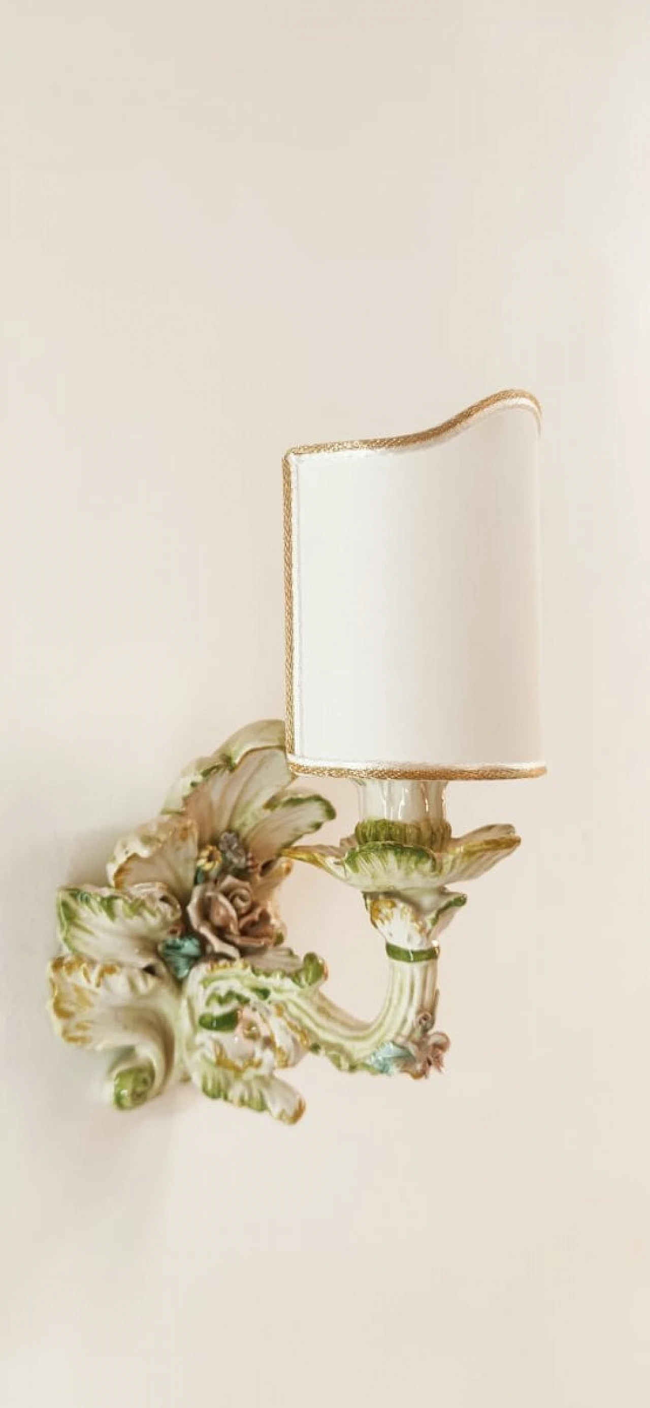 Wall light with flowers-shaped ceramic stem & fabric lampshade 15