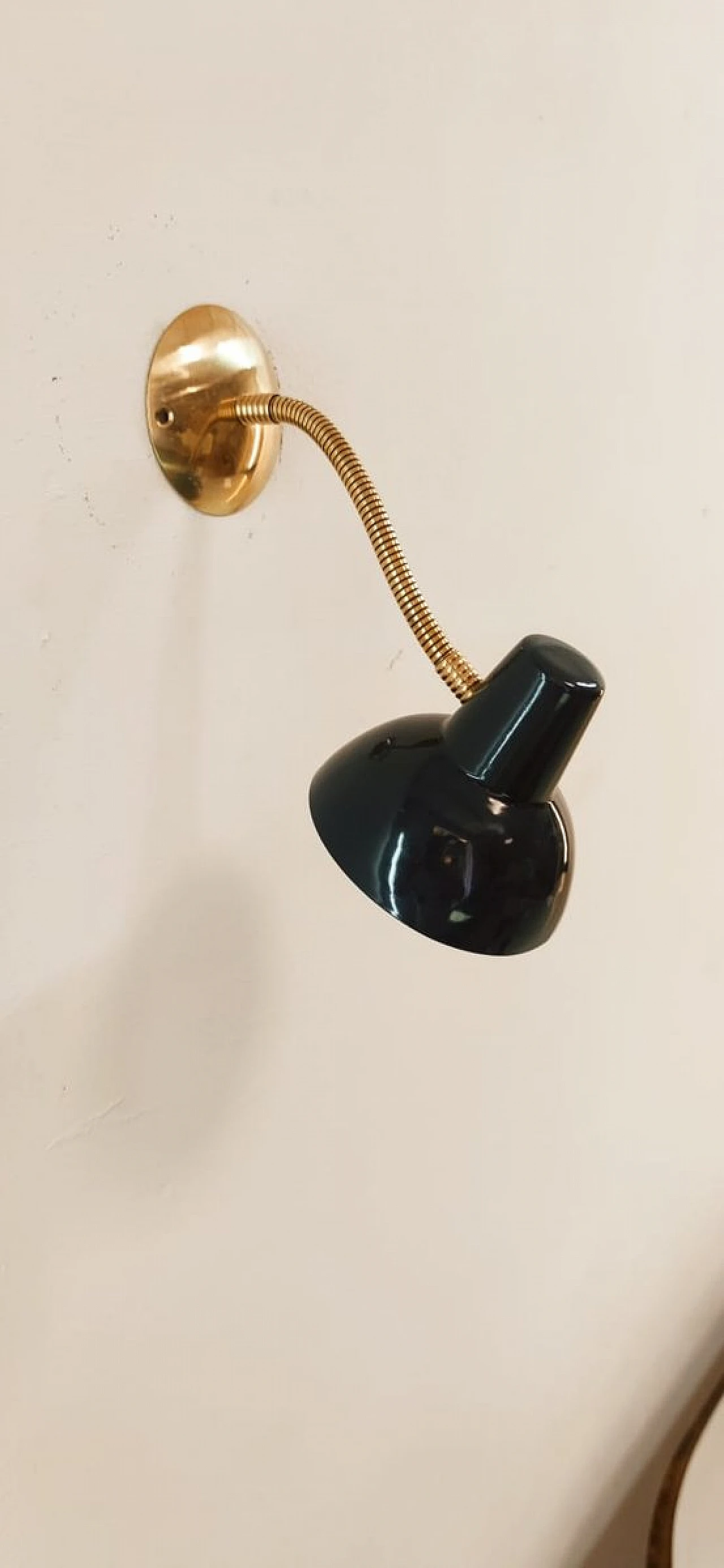 Flexible wall light in brass & black laquered aluminum, 1960s 1