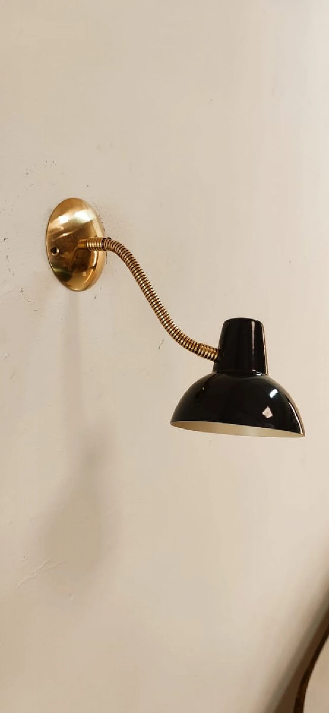 Flexible wall light in brass & black laquered aluminum, 1960s 3