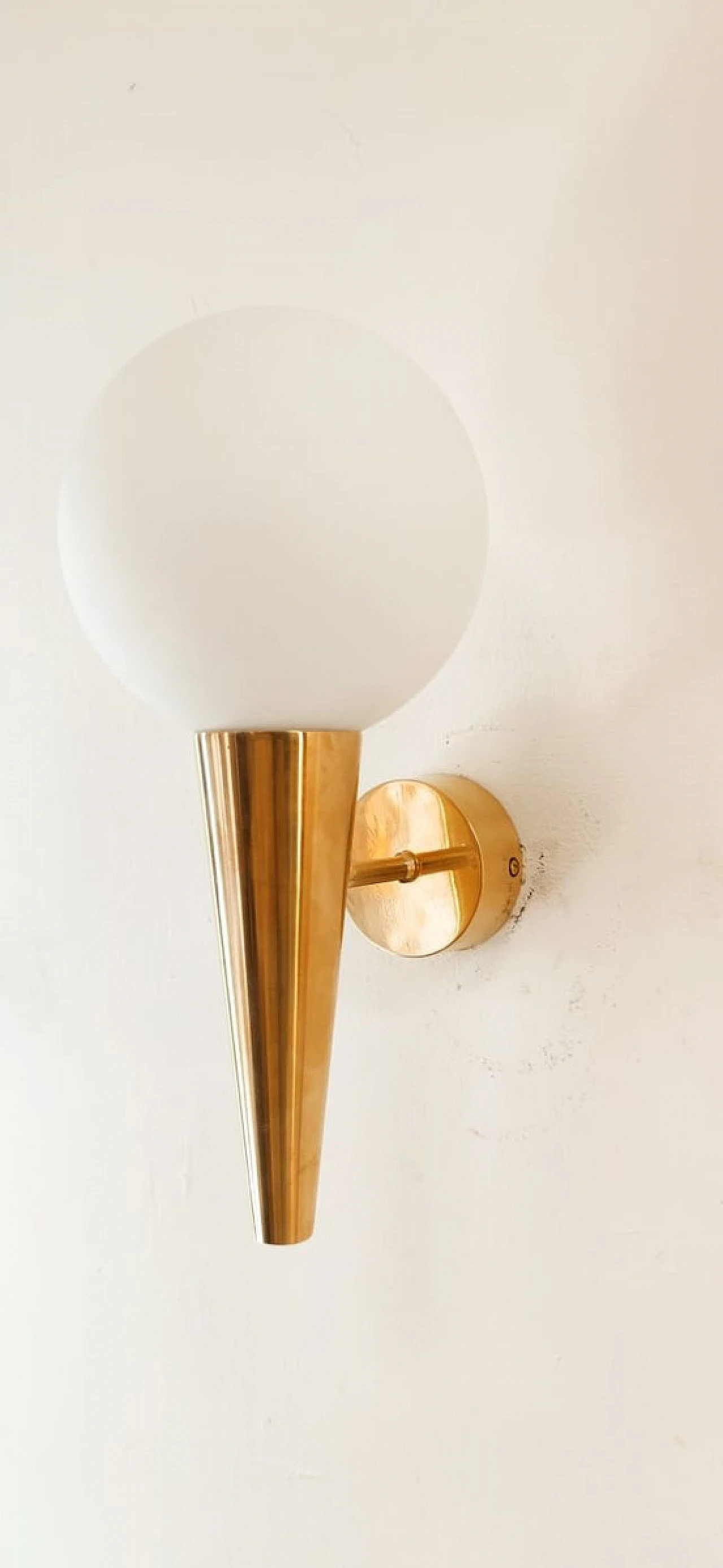 Brass wall light with spheric white glass diffuser, 1970s 2