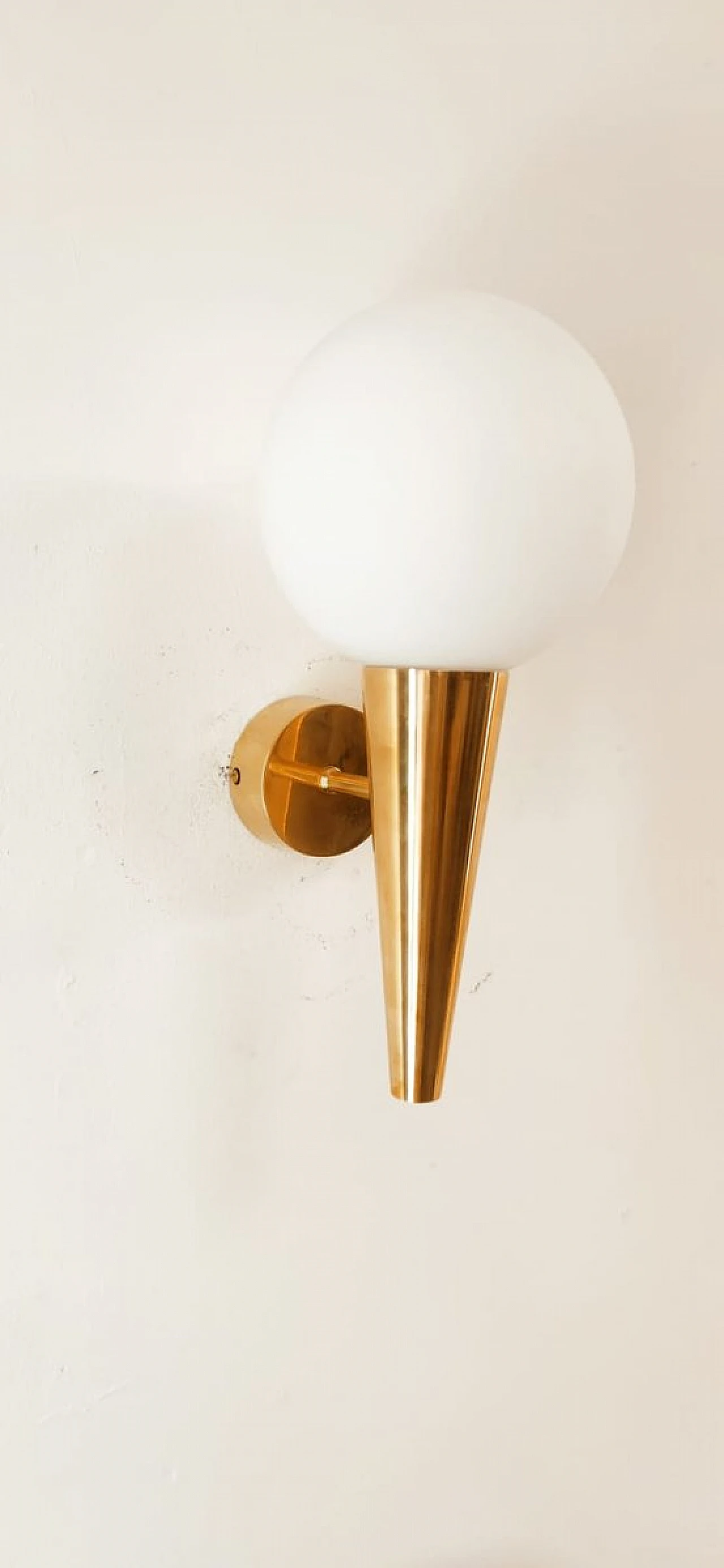 Brass wall light with spheric white glass diffuser, 1970s 4