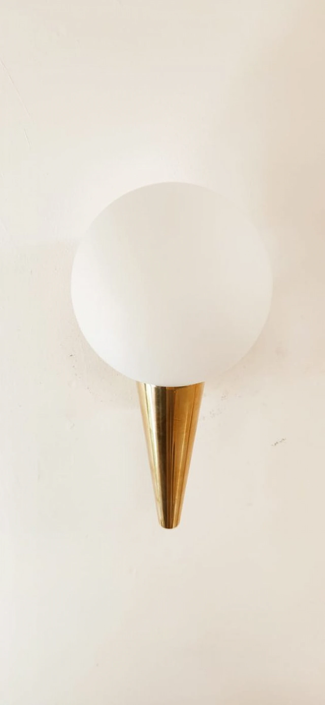 Brass wall light with spheric white glass diffuser, 1970s 6