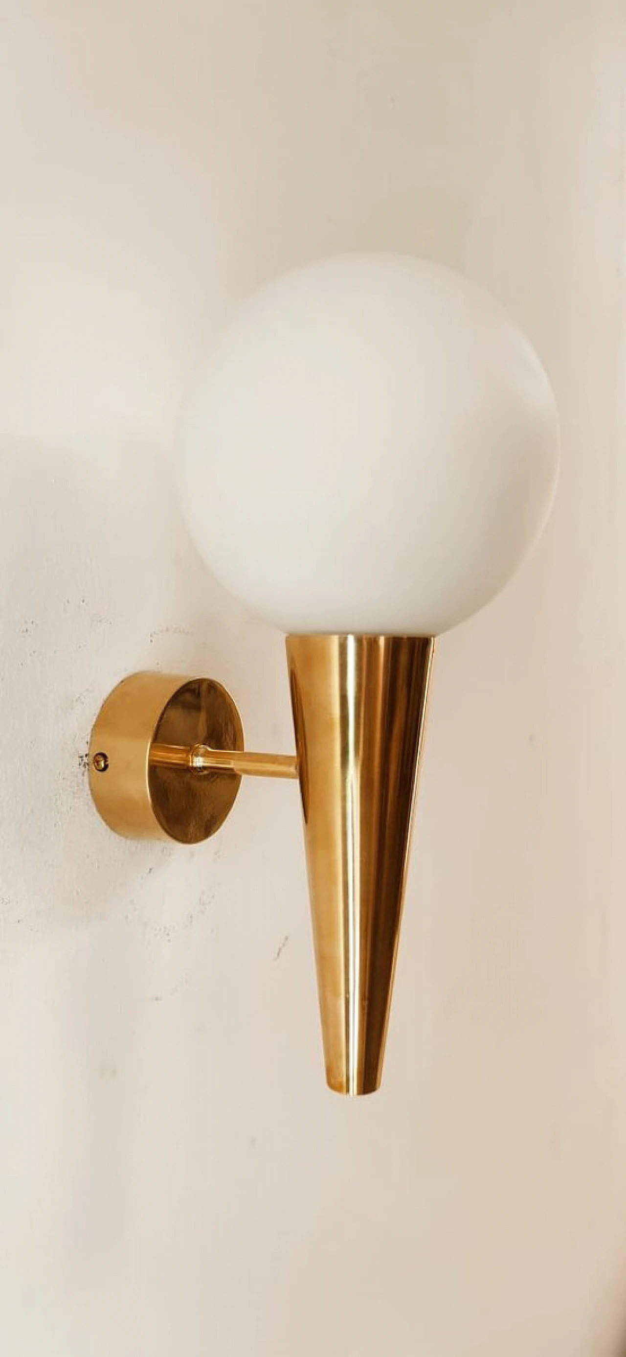 Brass wall light with spheric white glass diffuser, 1970s 7