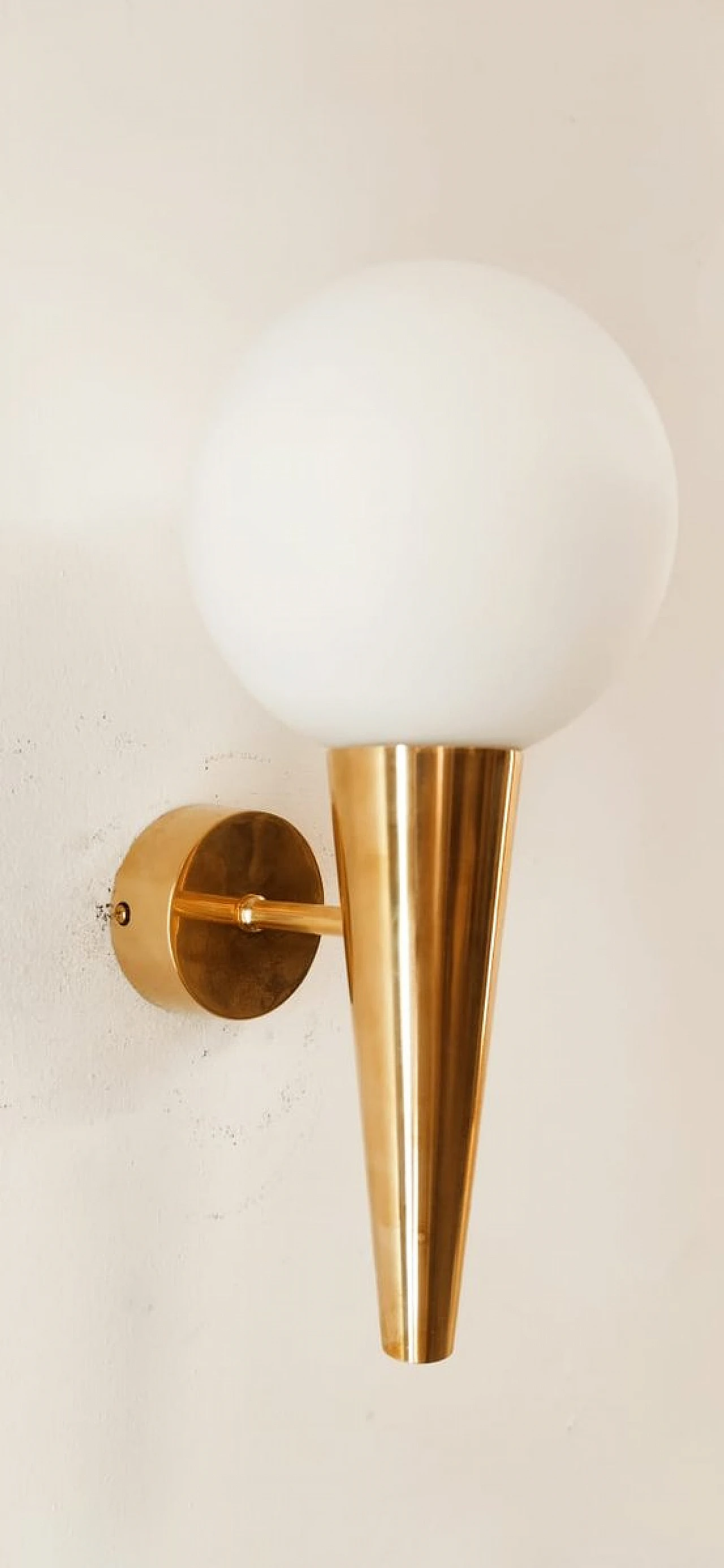 Brass wall light with spheric white glass diffuser, 1970s 8