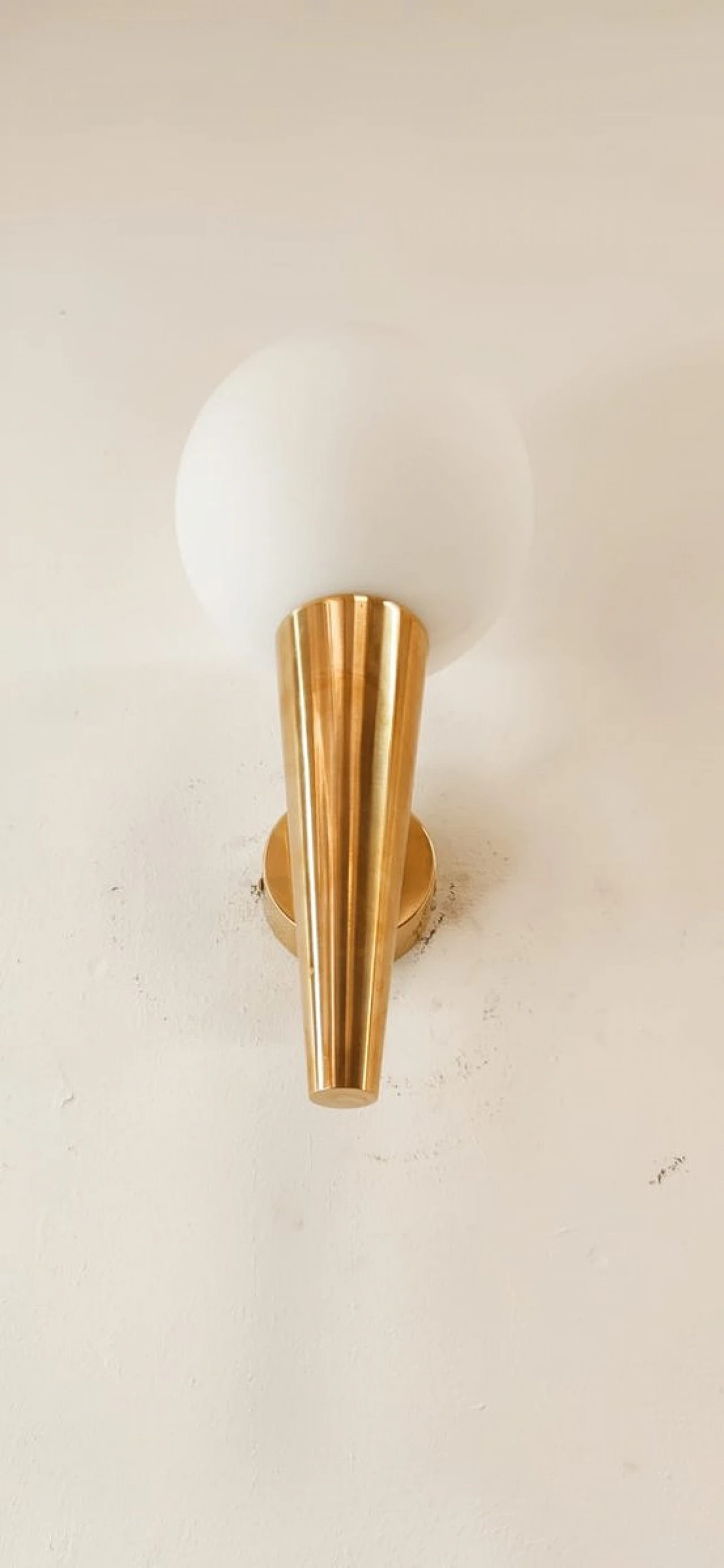 Brass wall light with spheric white glass diffuser, 1970s 11