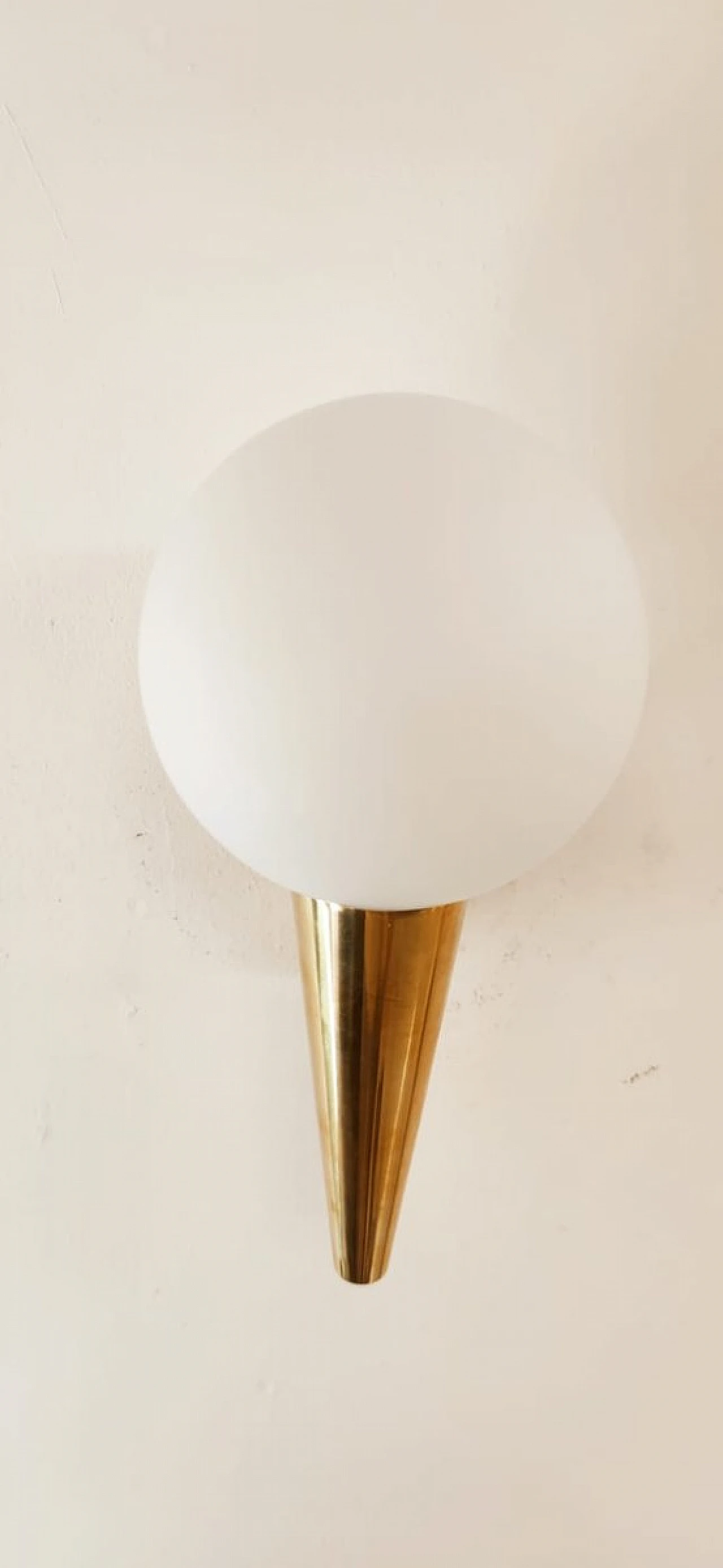 Brass wall light with spheric white glass diffuser, 1970s 12