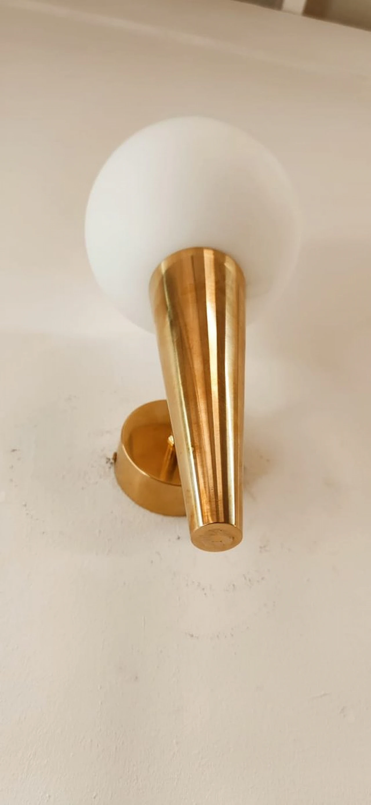 Brass wall light with spheric white glass diffuser, 1970s 15