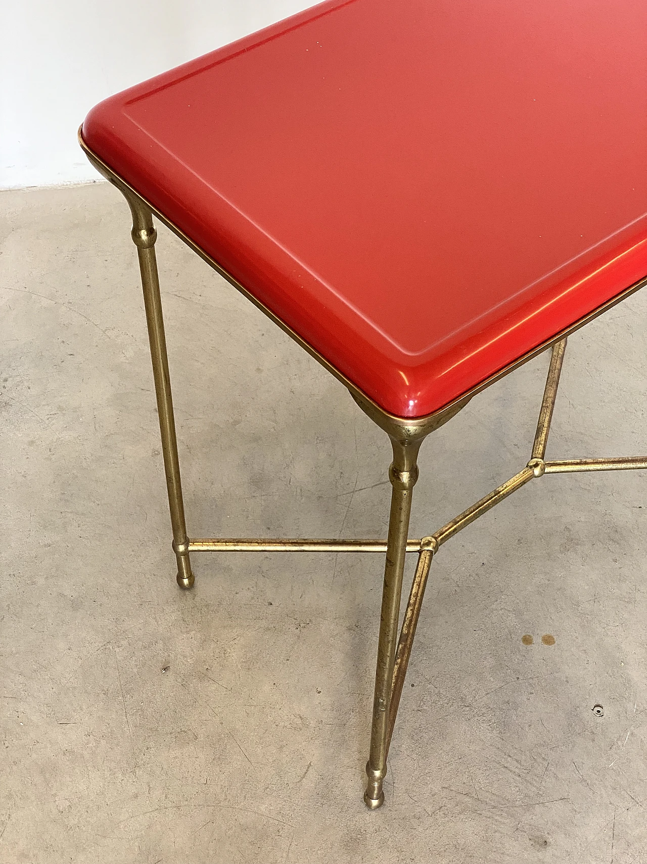 Brass coffee table with red lacquered top, 1950s 12