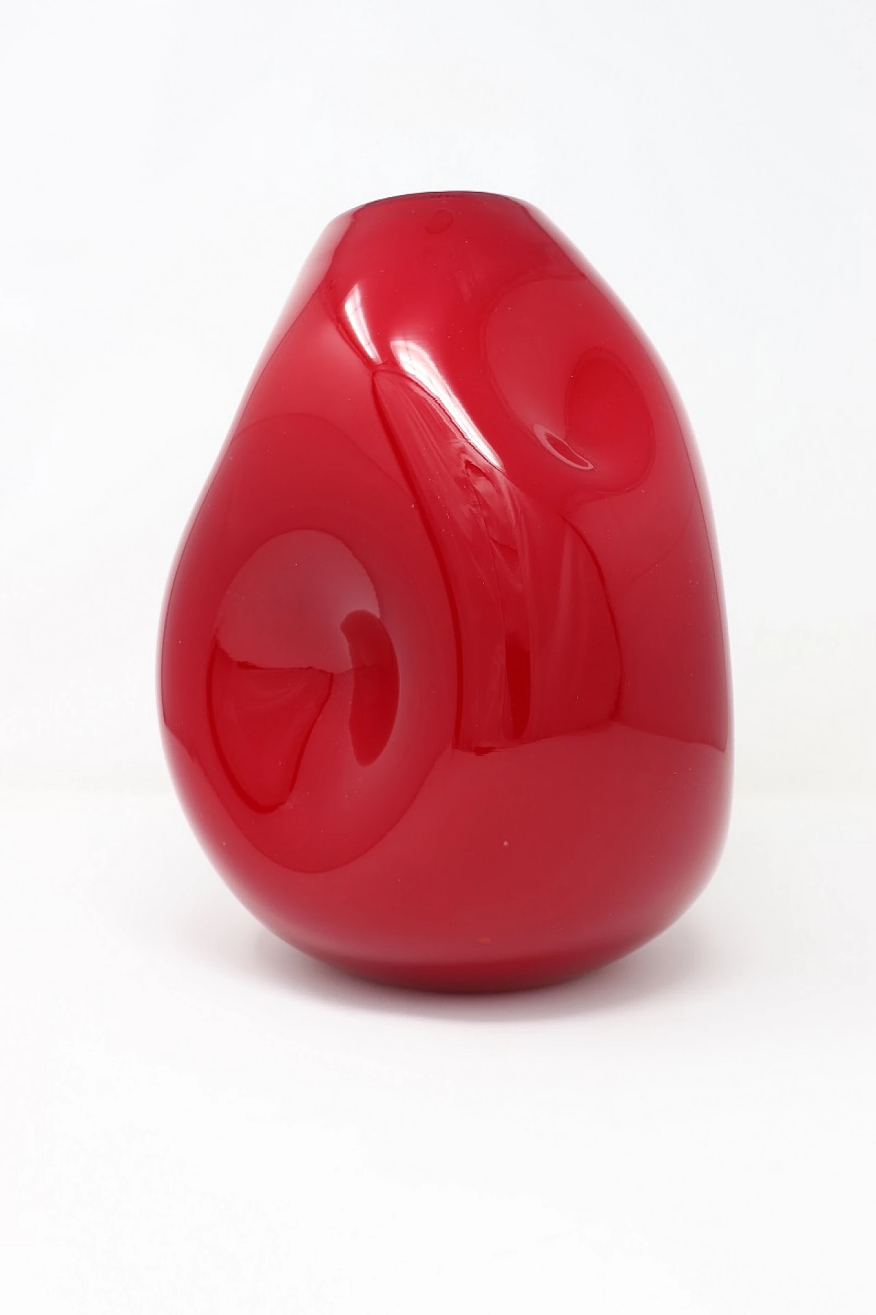 Incamiciato red Murano glass vase, 1970s 4