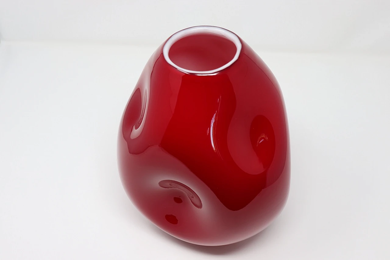 Incamiciato red Murano glass vase, 1970s 5